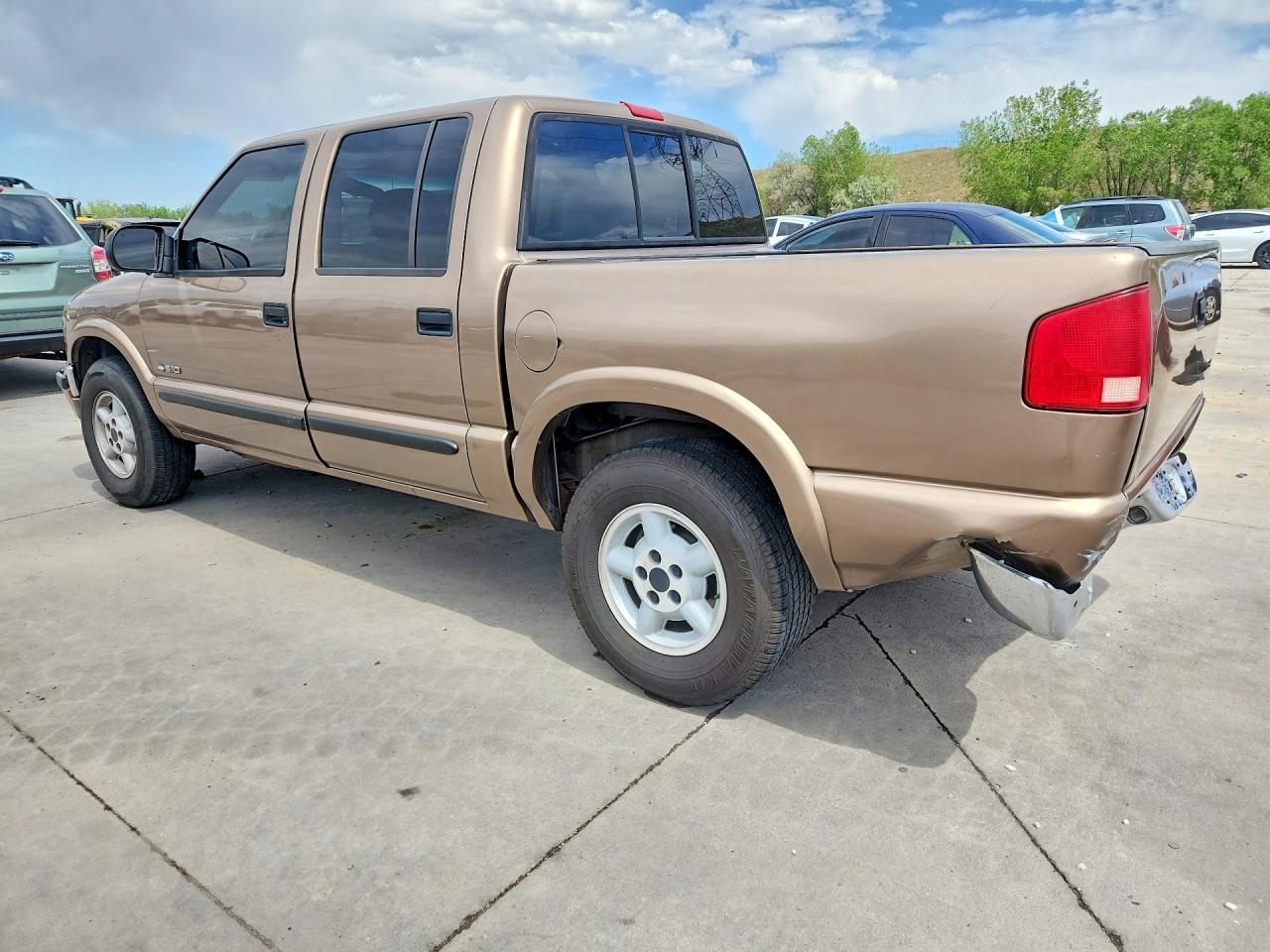 2002 Chevrolet S Truck S10 Gold vin: 1GCDT13W22K154604