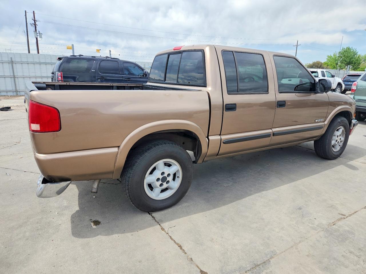 2002 Chevrolet S Truck S10 Gold vin: 1GCDT13W22K154604