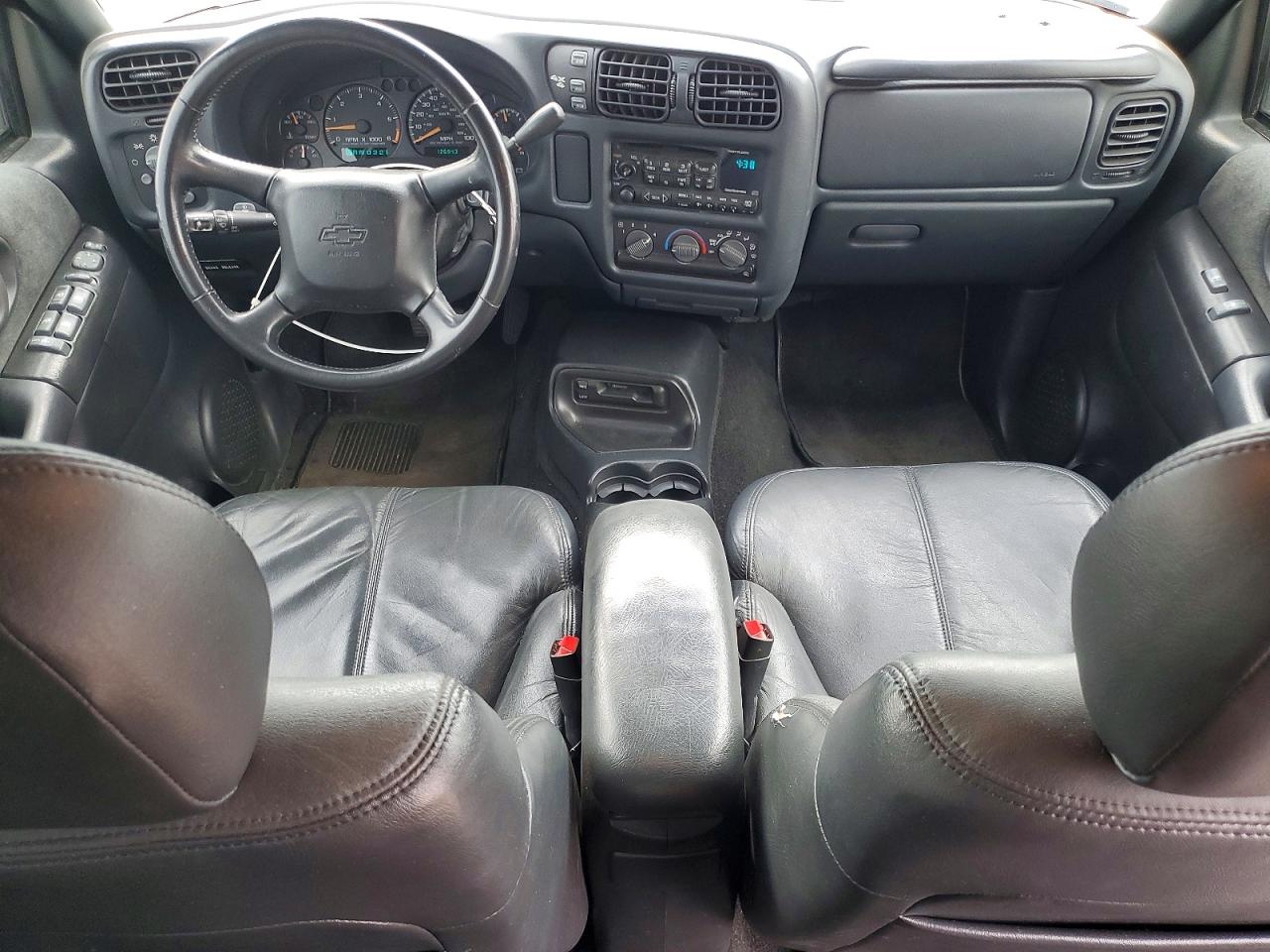 2002 Chevrolet S Truck S10 Red vin: 1GCDT13W62K137580