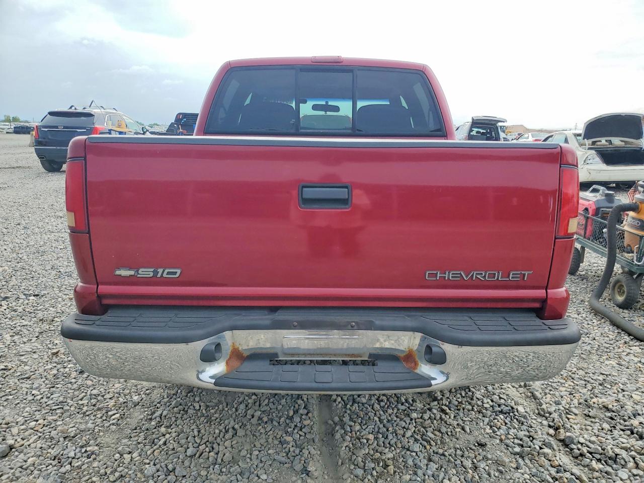 2002 Chevrolet S Truck S10 Red vin: 1GCDT13W62K137580