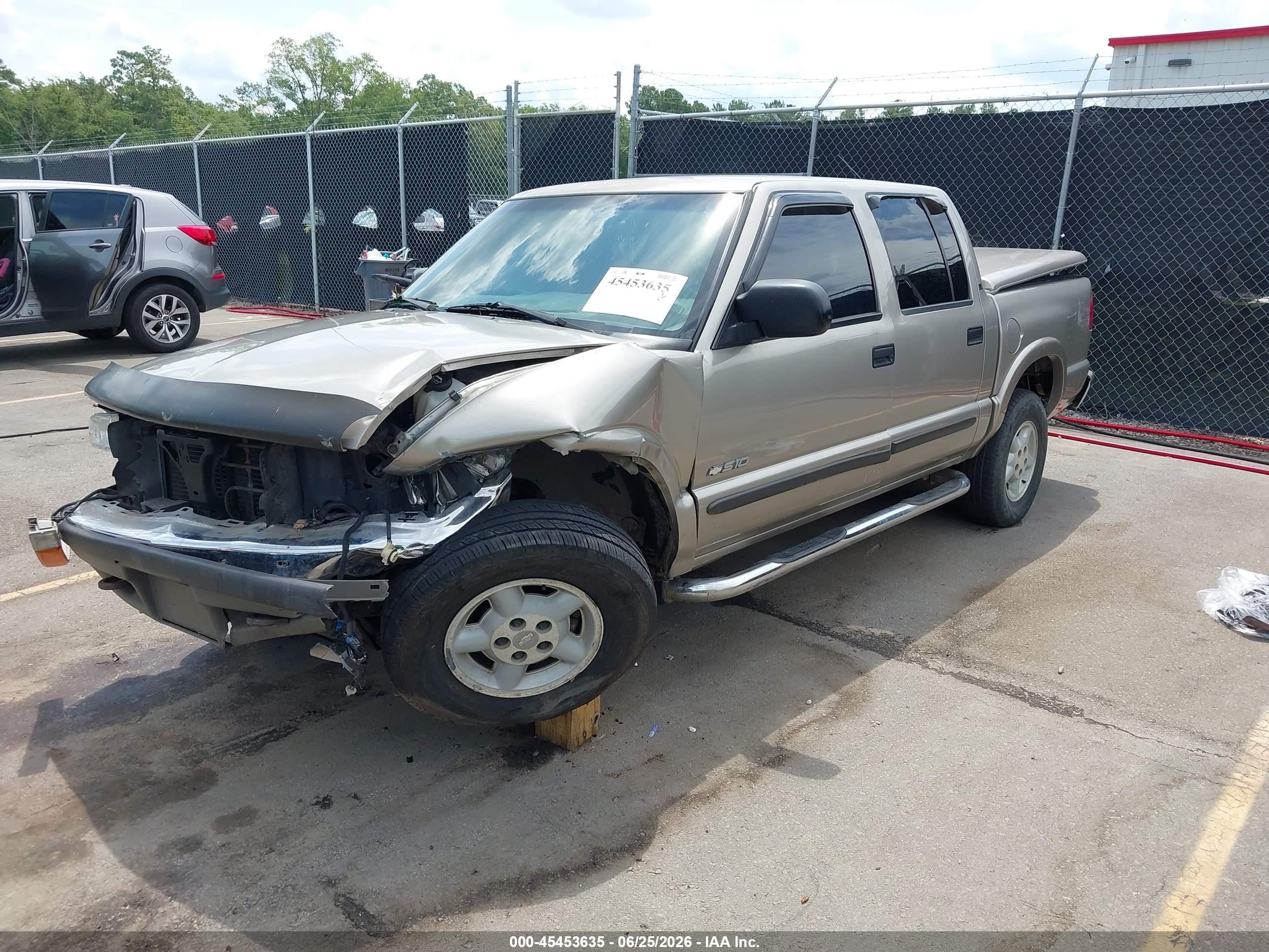 2002 Chevrolet S-10 Ls Beige vin: 1GCDT13W72K132338