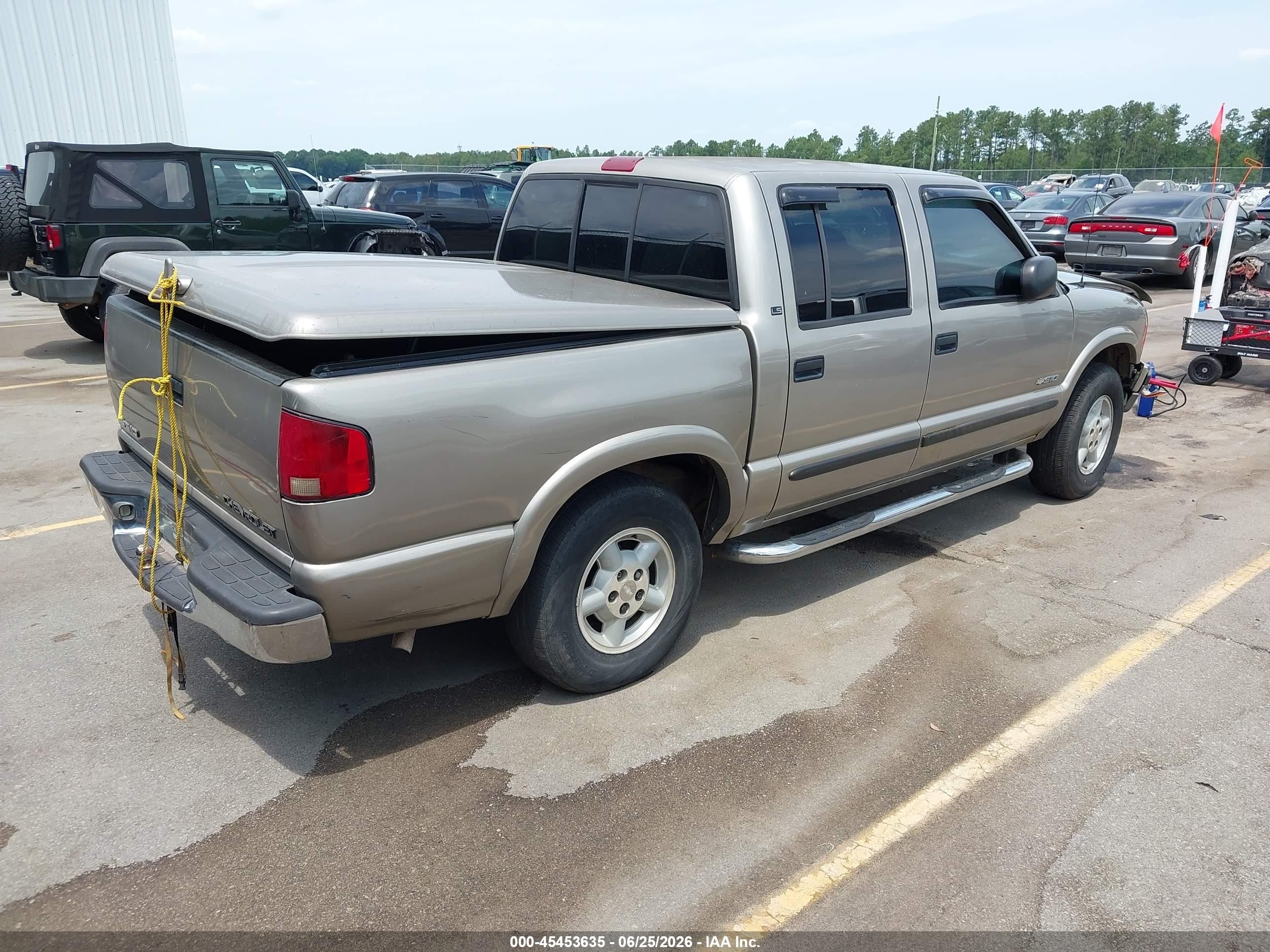 2002 Chevrolet S-10 Ls Beige vin: 1GCDT13W72K132338