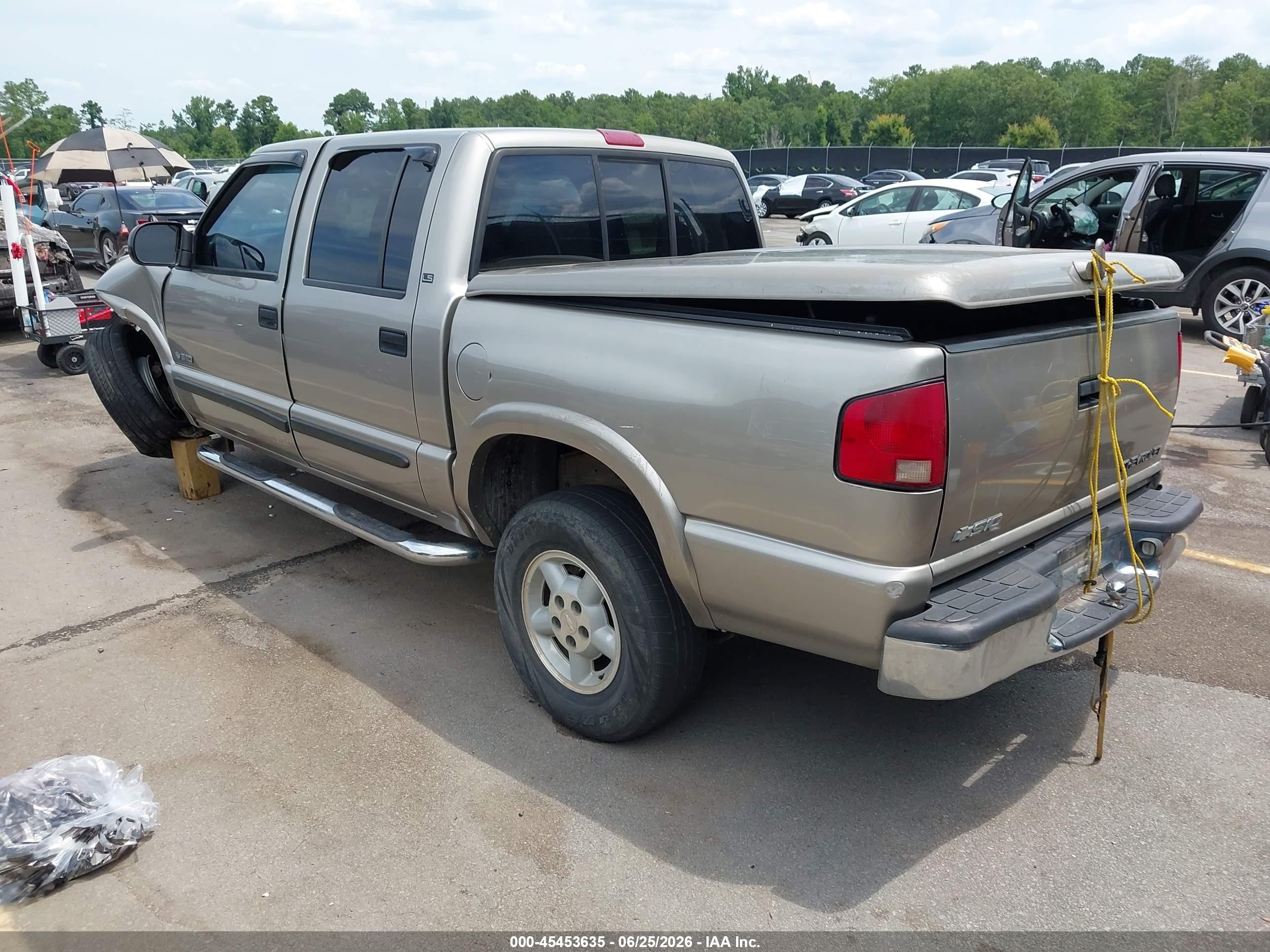 2002 Chevrolet S-10 Ls Beige vin: 1GCDT13W72K132338