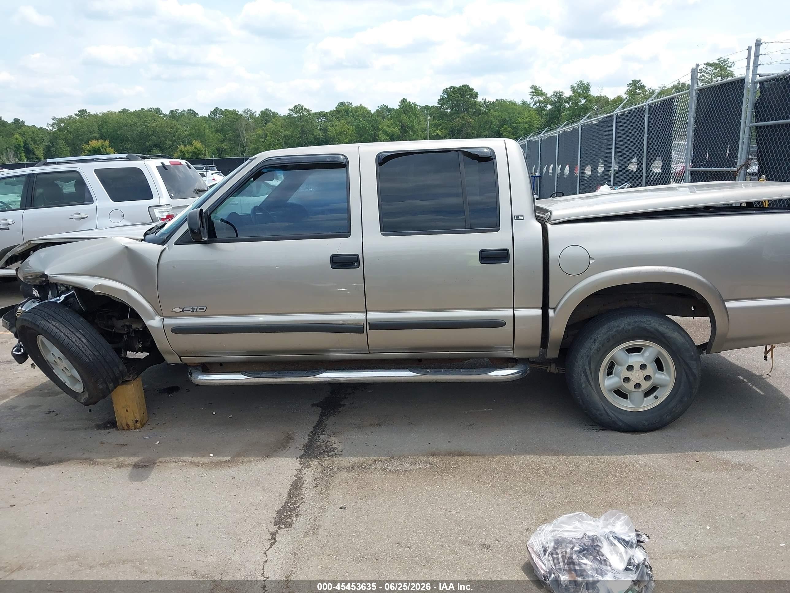 2002 Chevrolet S-10 Ls Beige vin: 1GCDT13W72K132338