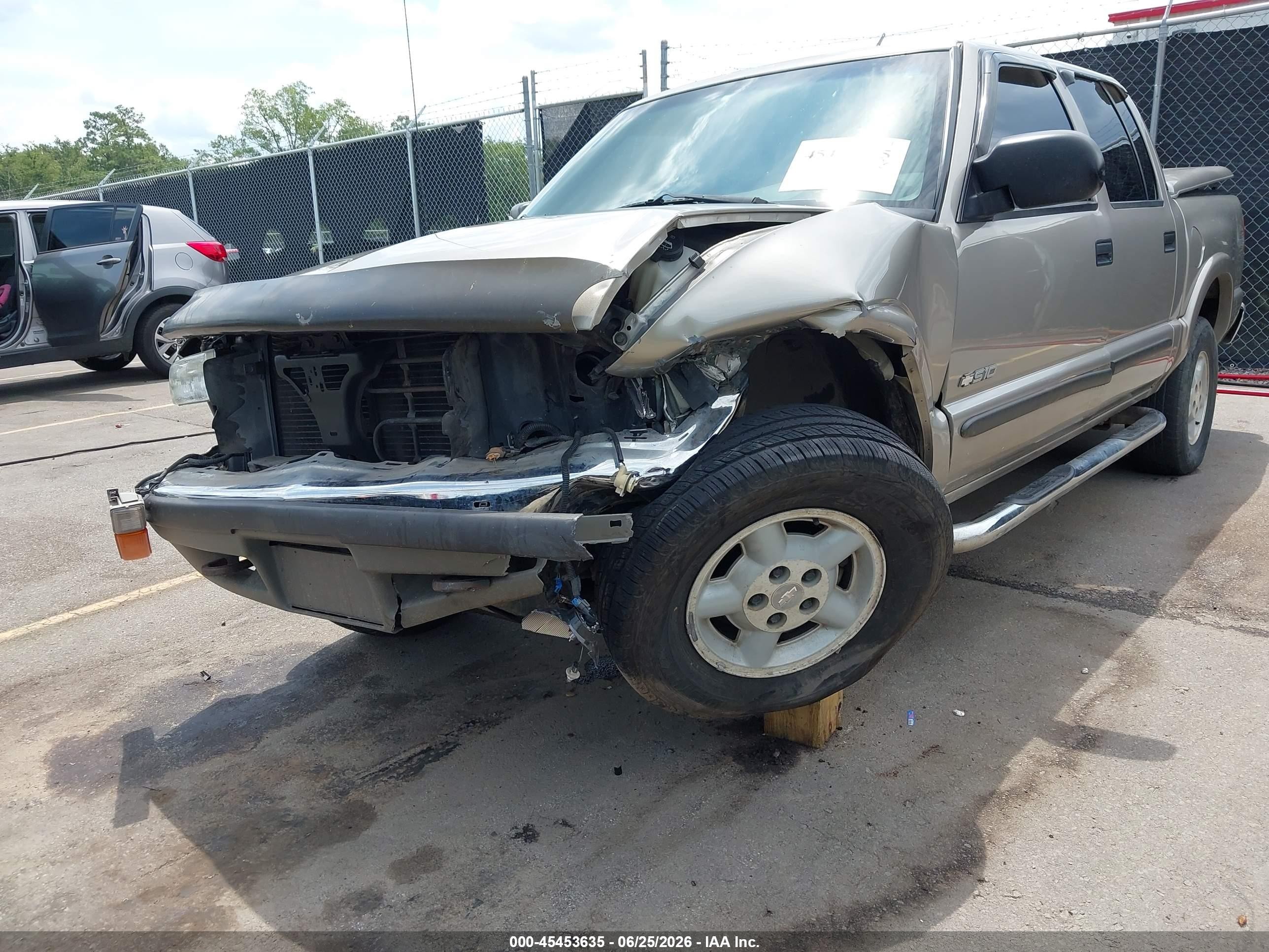 2002 Chevrolet S-10 Ls Beige vin: 1GCDT13W72K132338