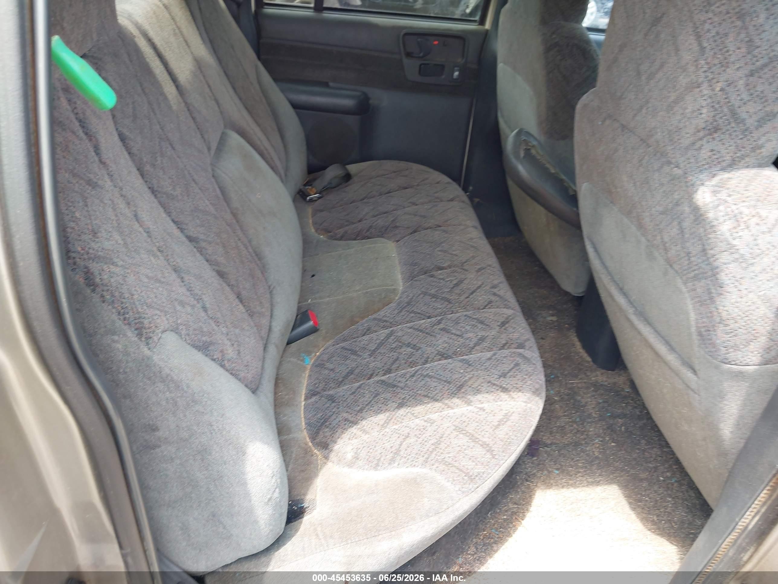 2002 Chevrolet S-10 Ls Beige vin: 1GCDT13W72K132338