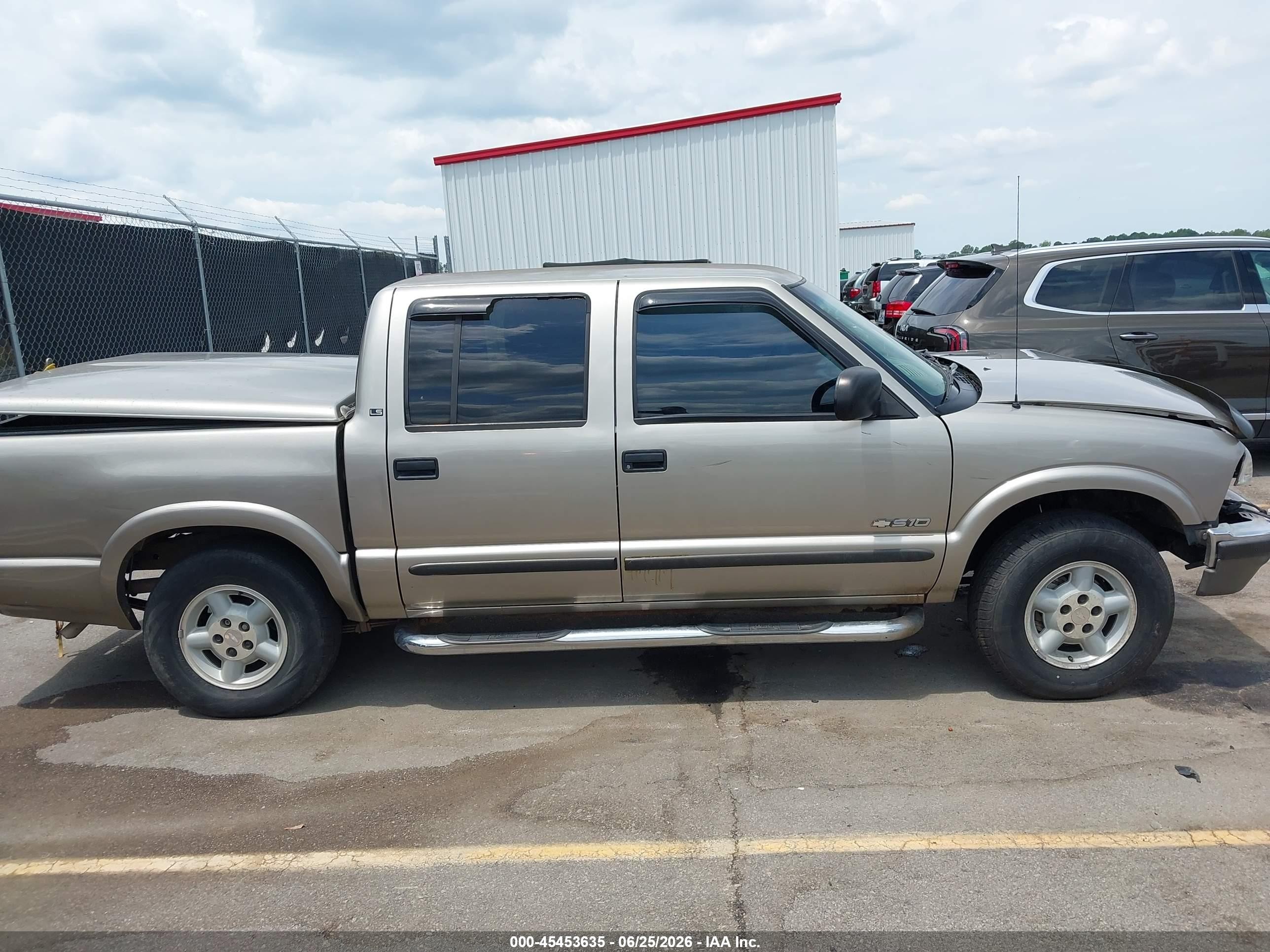 2002 Chevrolet S-10 Ls Beige vin: 1GCDT13W72K132338