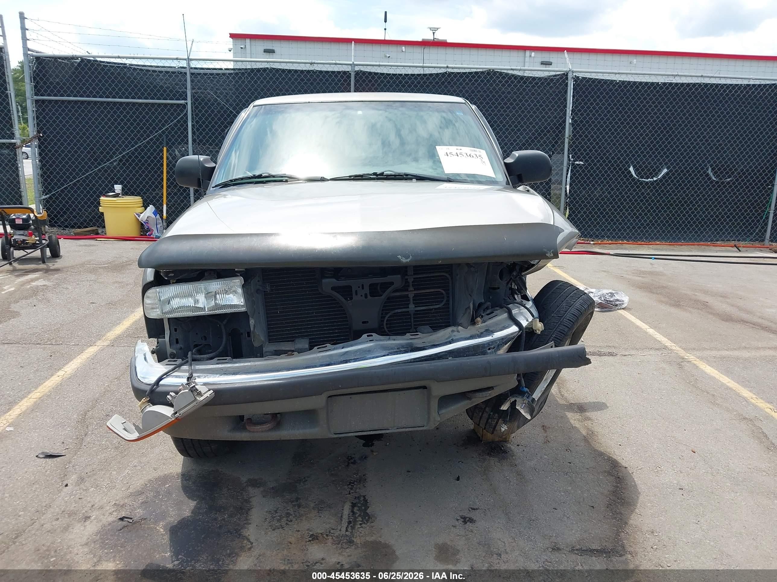 2002 Chevrolet S-10 Ls Beige vin: 1GCDT13W72K132338