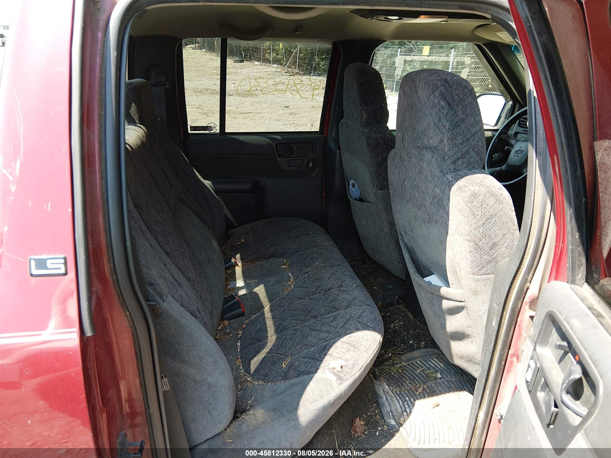 2002 Chevrolet S-10 Ls Red vin: 1GCDT13W82K223618