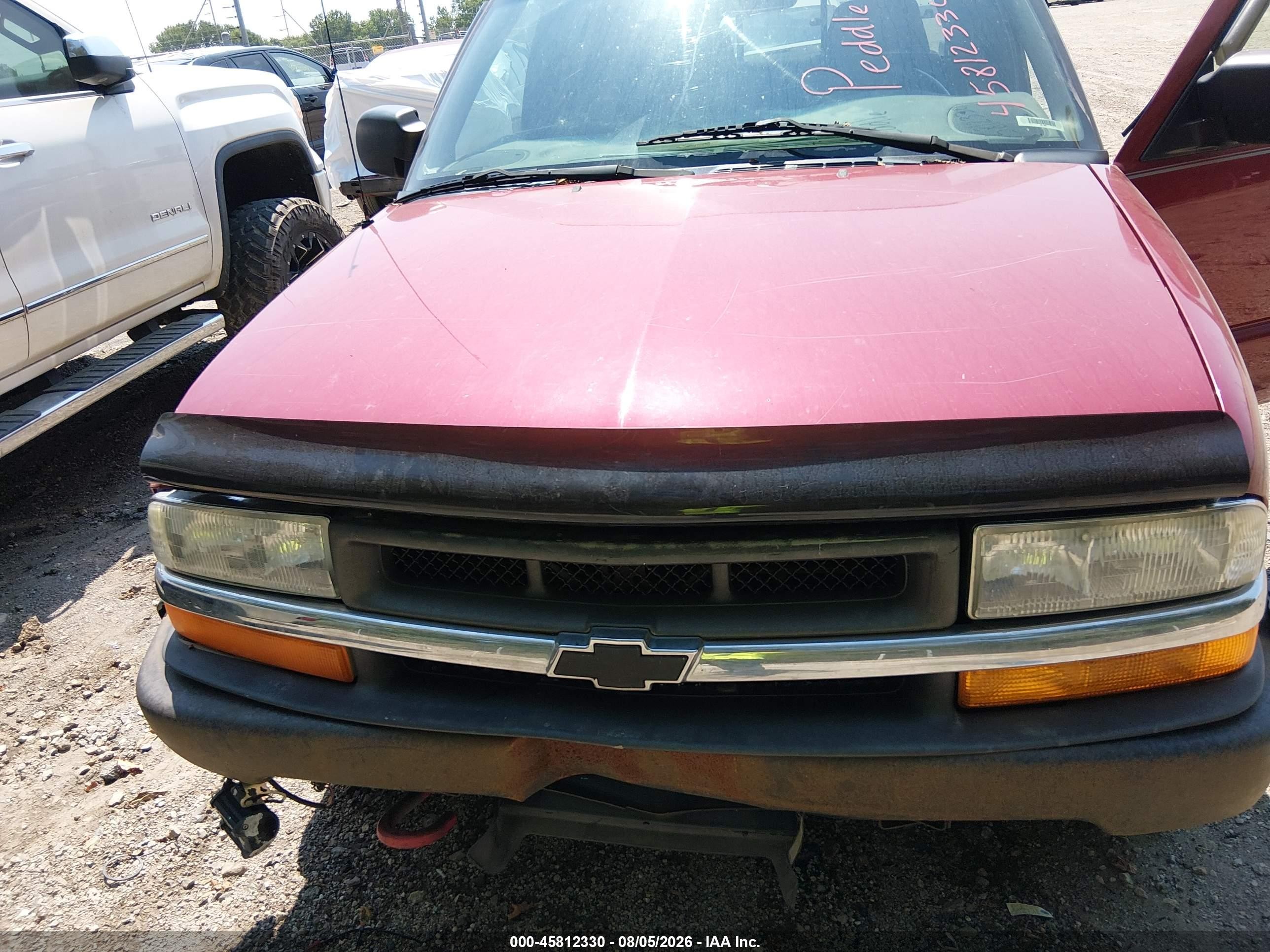 2002 Chevrolet S-10 Ls Red vin: 1GCDT13W82K223618