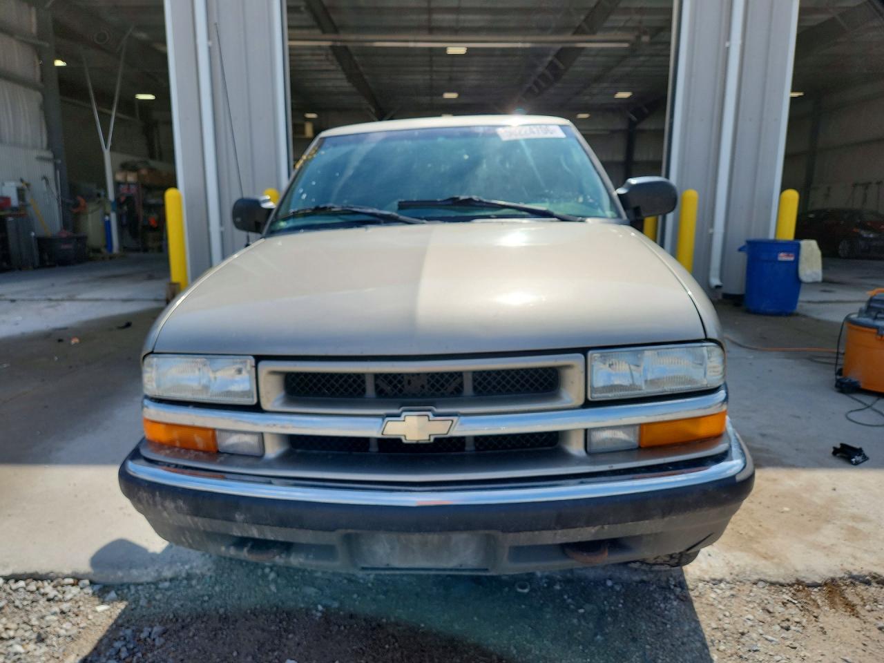 2002 Chevrolet S Truck S10 Gray vin: 1GCDT13W92K155975