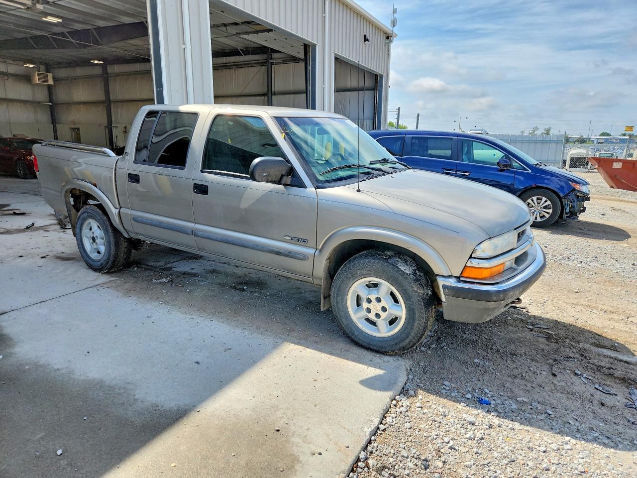 2002 Chevrolet S Truck S10 Gray vin: 1GCDT13W92K155975