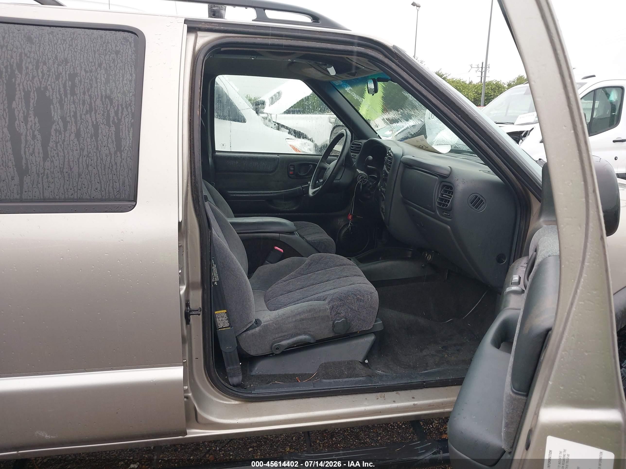 2002 Chevrolet S-10 Ls Желто-коричневый vin: 1GCDT13W92K184196