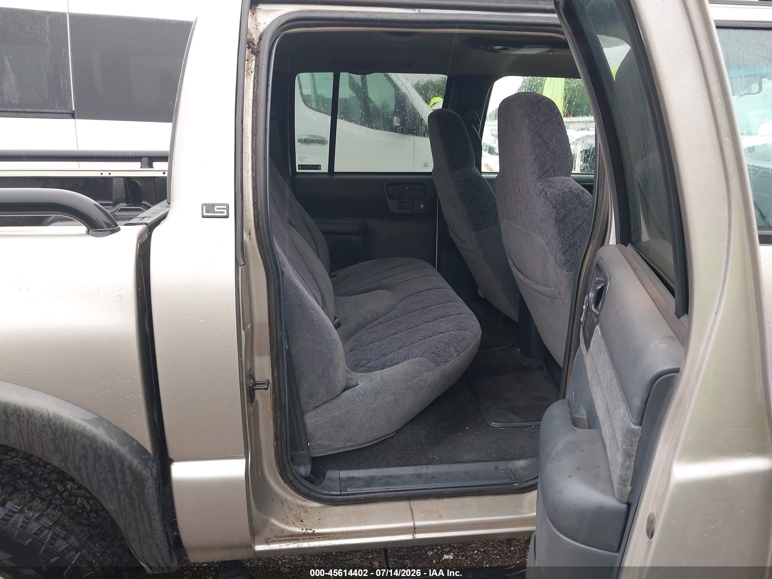 2002 Chevrolet S-10 Ls Желто-коричневый vin: 1GCDT13W92K184196