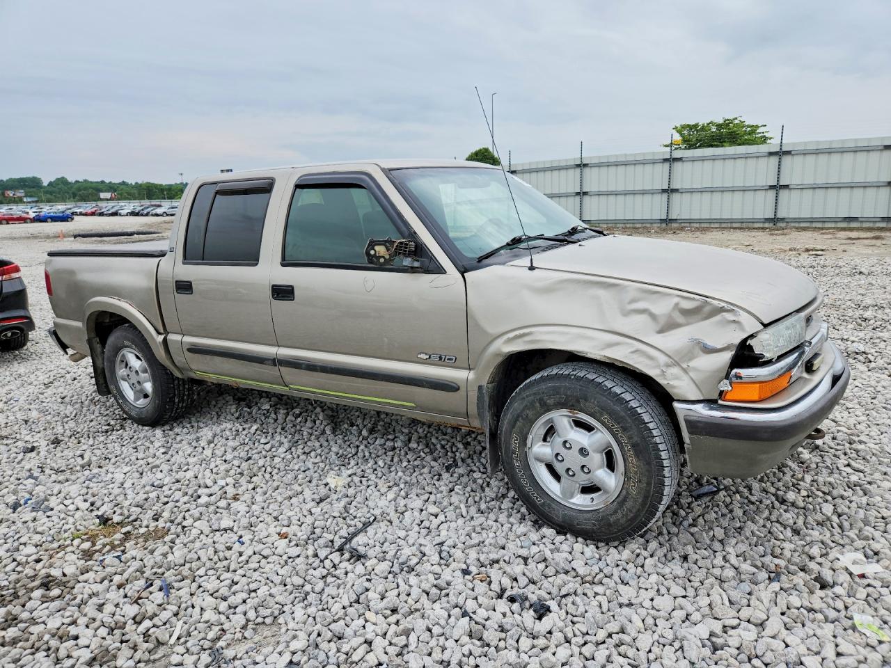 2002 Chevrolet S Truck S10 Tan vin: 1GCDT13W92K239701