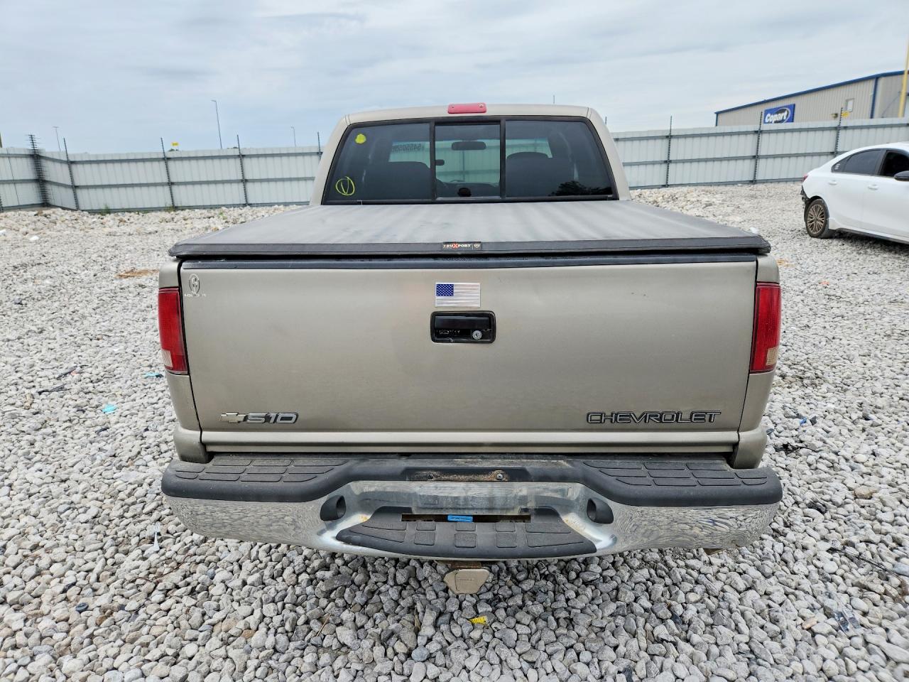 2002 Chevrolet S Truck S10 Tan vin: 1GCDT13W92K239701