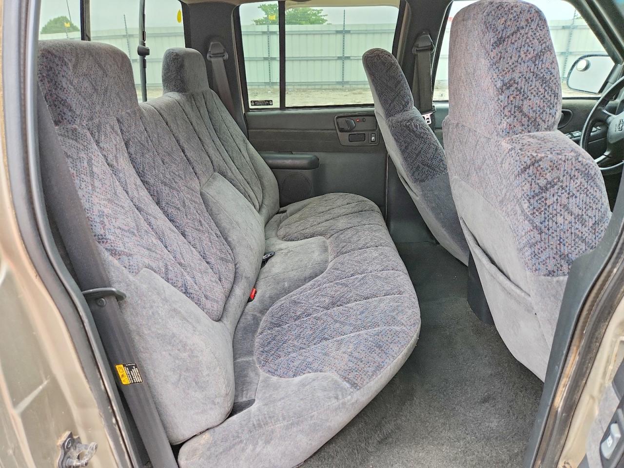 2002 Chevrolet S Truck S10 Tan vin: 1GCDT13W92K239701