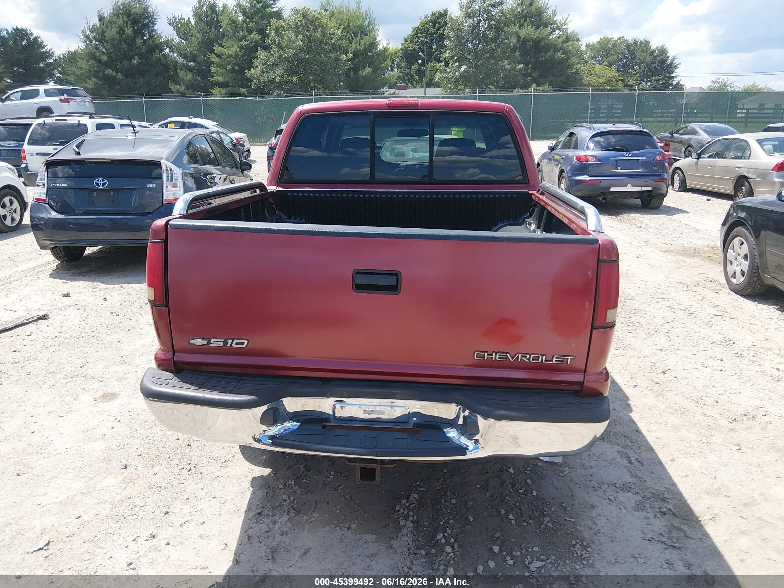 2002 Chevrolet S-10 Ls Красный vin: 1GCDT13WX2K168427