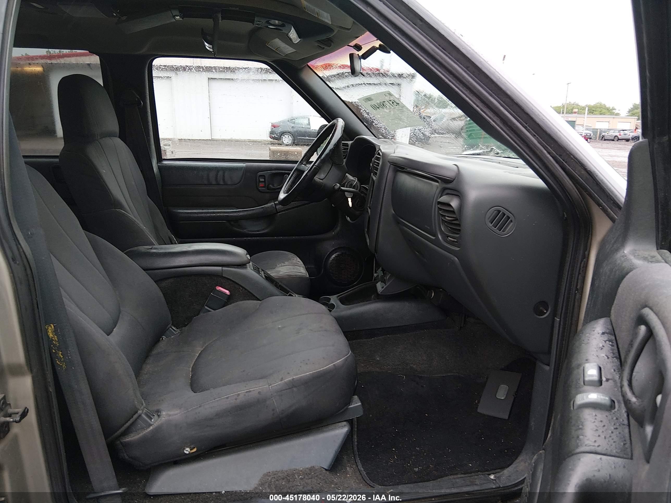 2003 Chevrolet S-10 Ls Серебряный vin: 1GCDT13X93K137034