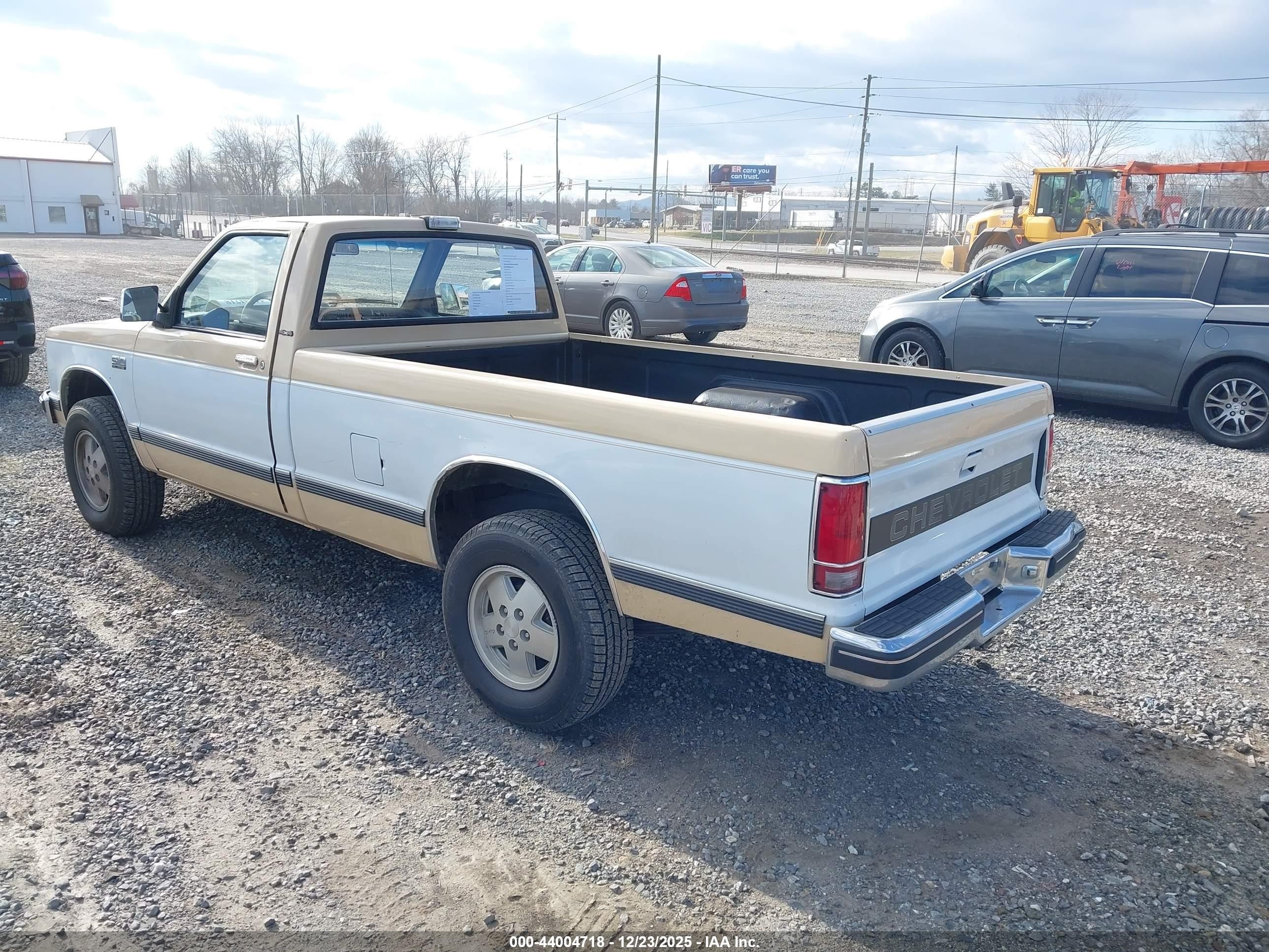 1987 Chevrolet S Truck S10 White vin: 1GCDT14R6H2165929