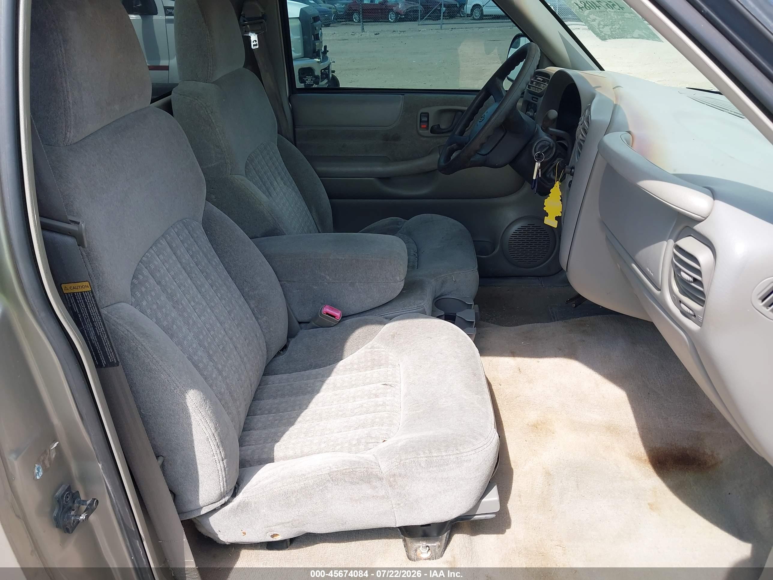 2000 Chevrolet S-10 Ls Silver vin: 1GCDT14W4YK142882