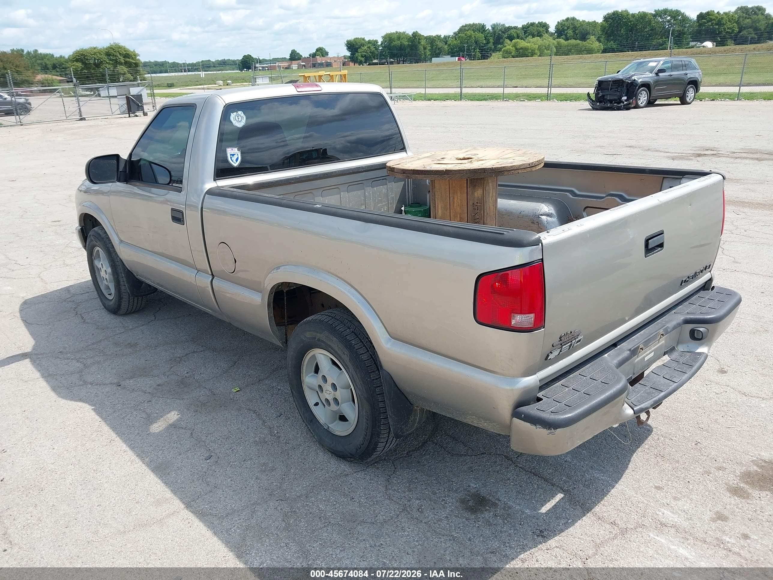 2000 Chevrolet S-10 Ls Silver vin: 1GCDT14W4YK142882
