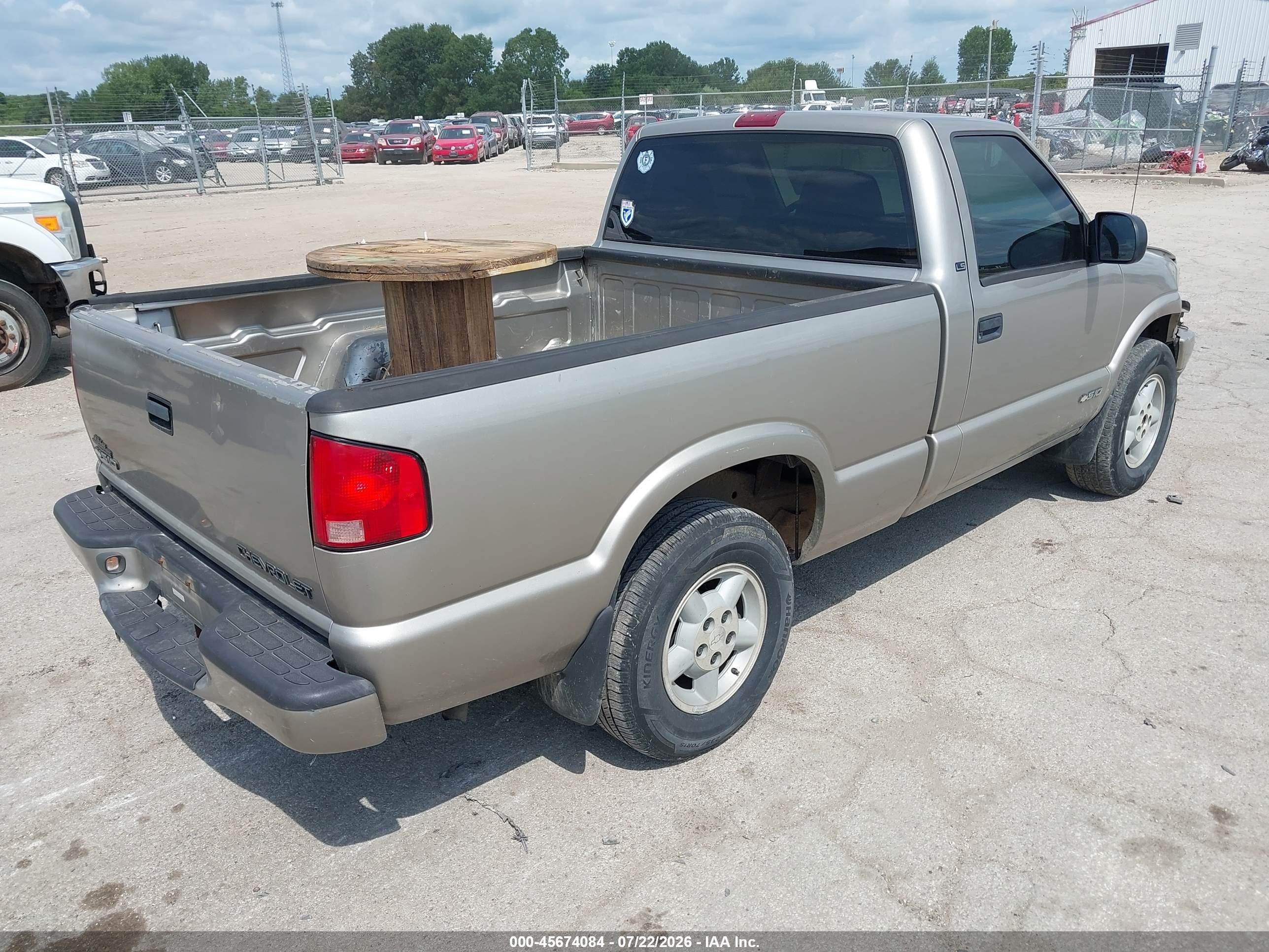 2000 Chevrolet S-10 Ls Silver vin: 1GCDT14W4YK142882