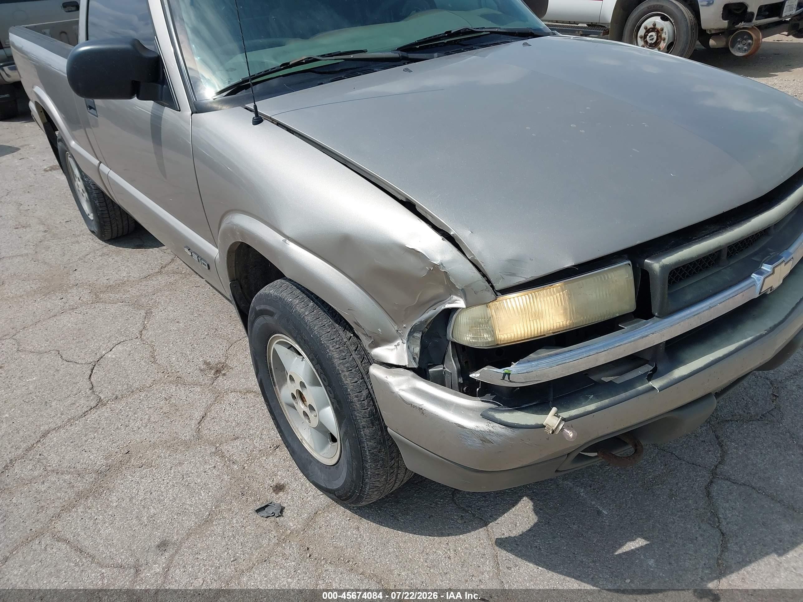 2000 Chevrolet S-10 Ls Silver vin: 1GCDT14W4YK142882
