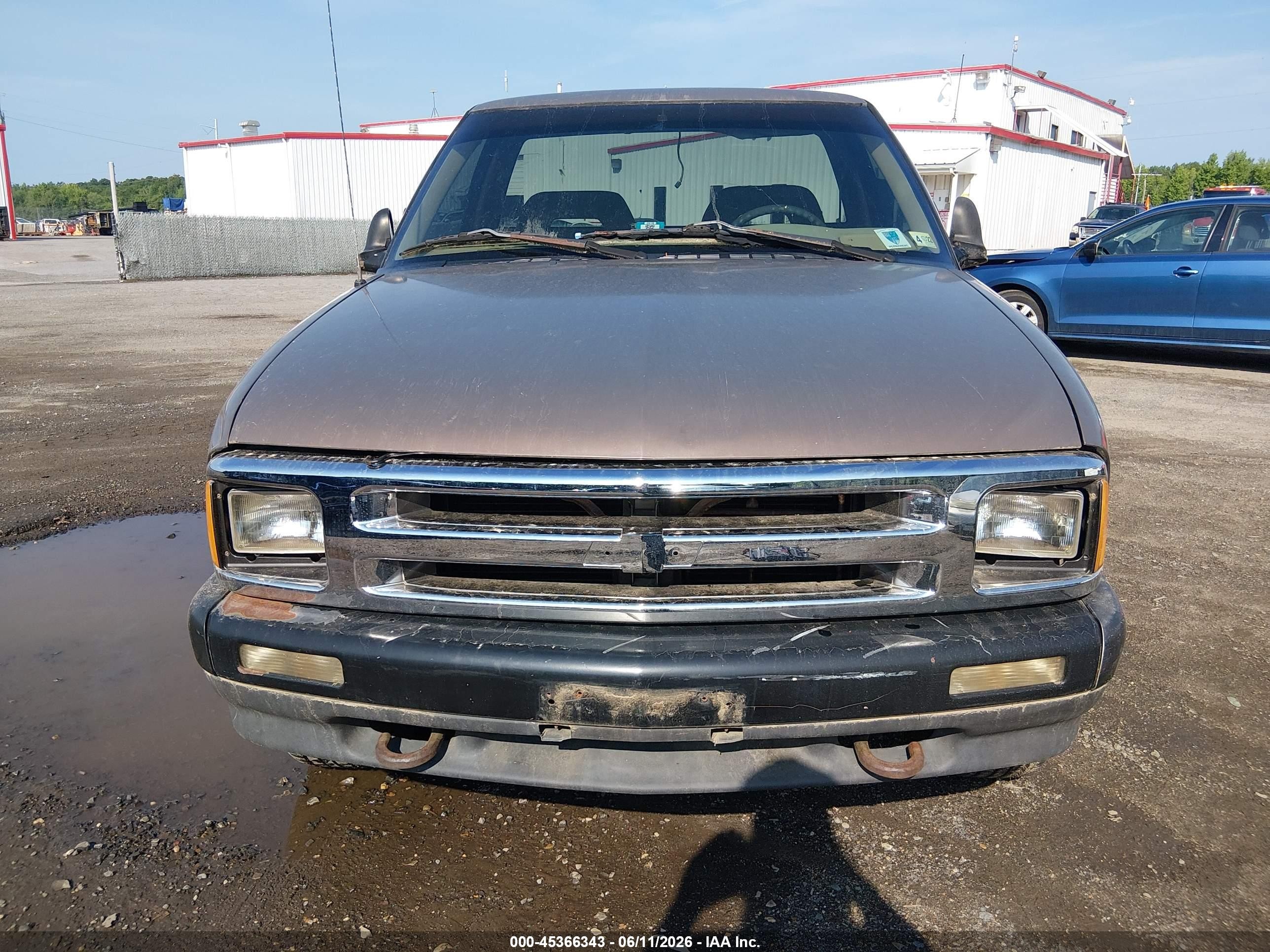 1997 Chevrolet S-10 Ls Brown vin: 1GCDT14X8V8104301