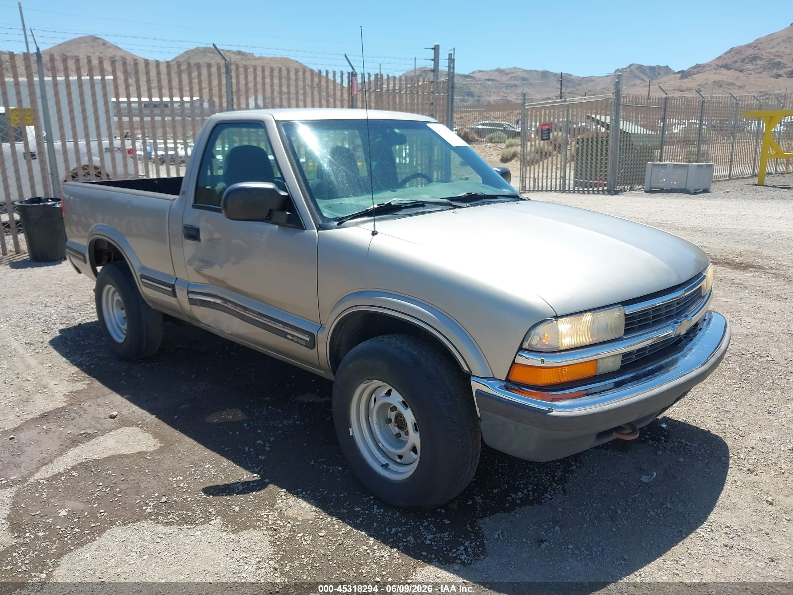 1999 Chevrolet S-10 Ls Золотой vin: 1GCDT14X8XK176203