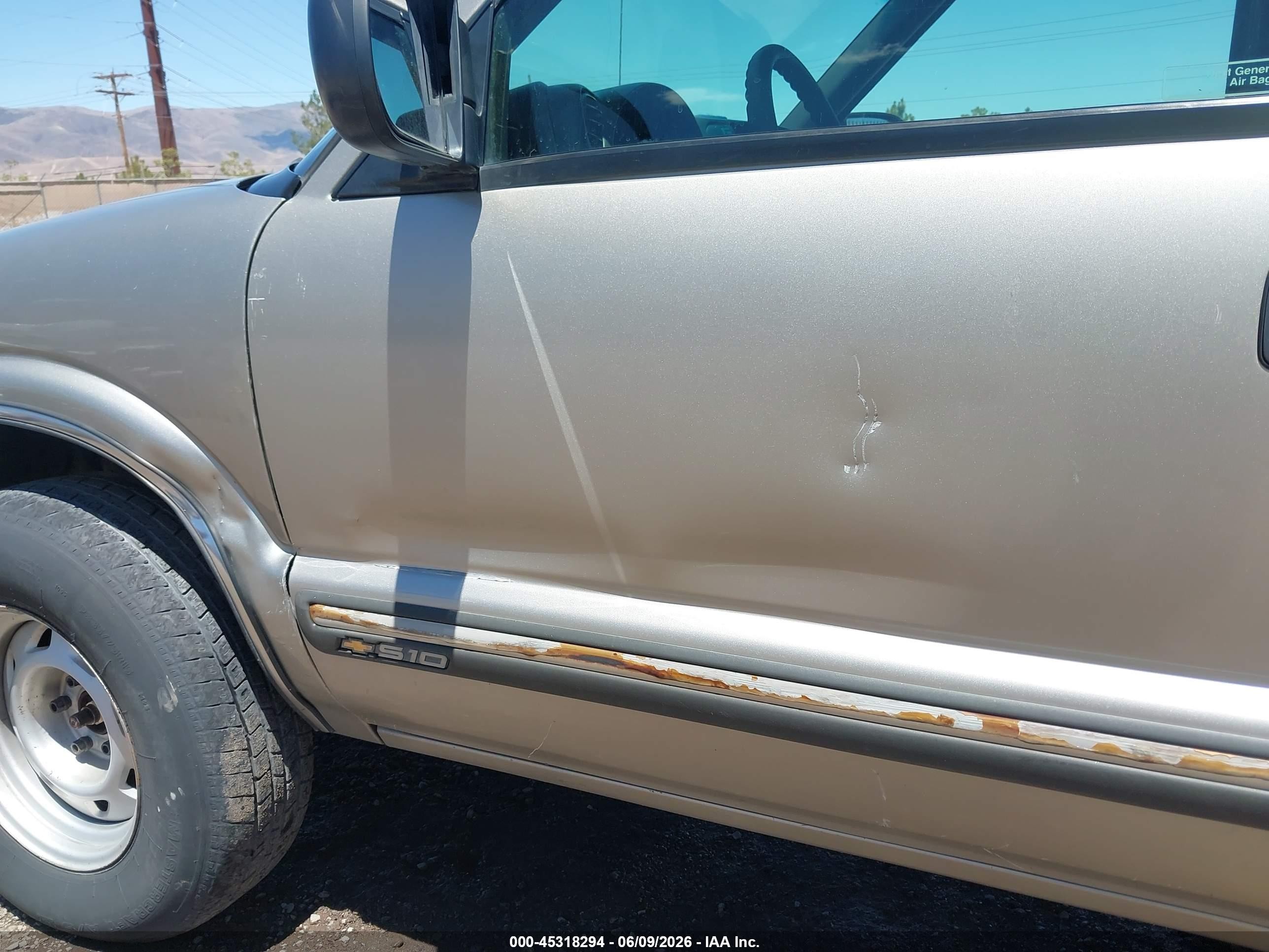 1999 Chevrolet S-10 Ls Золотой vin: 1GCDT14X8XK176203