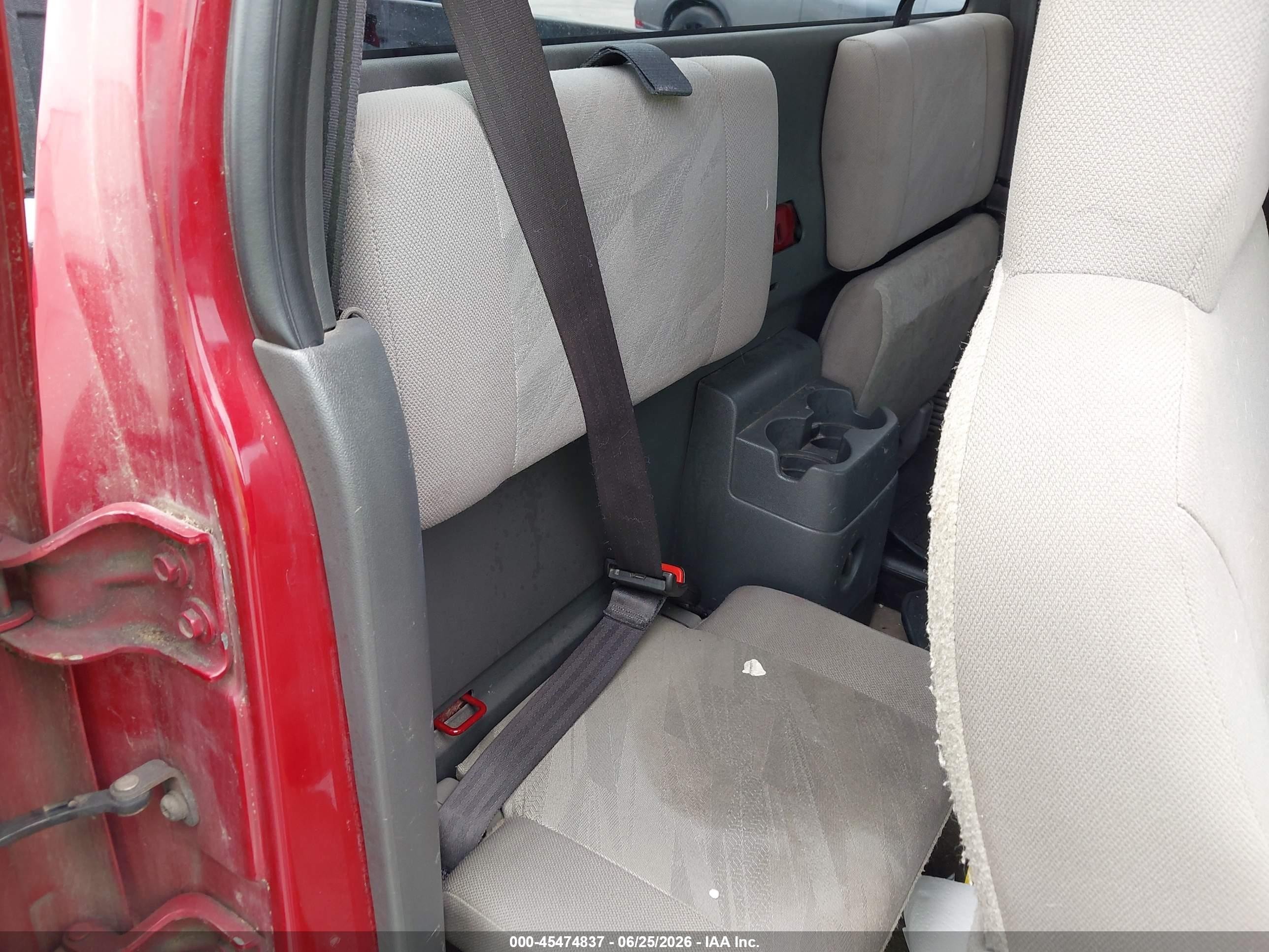 2004 Chevrolet Colorado Ls Red vin: 1GCDT196048193537