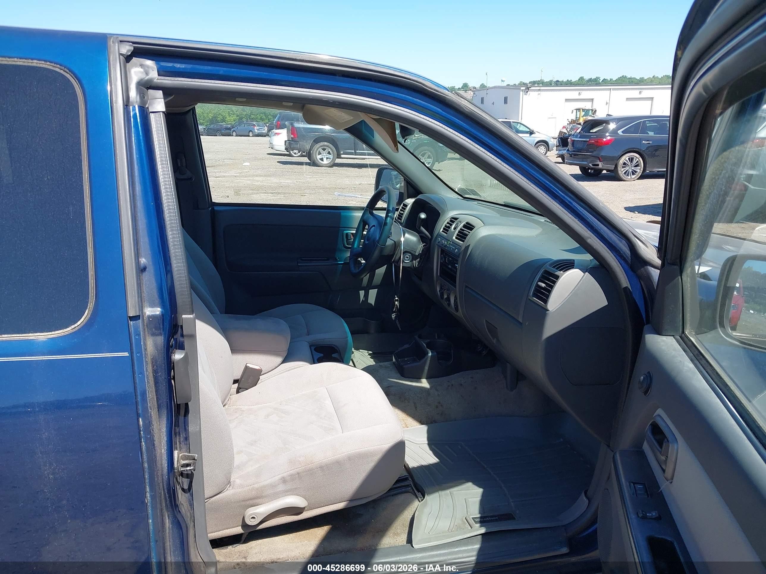 2004 Chevrolet Colorado Ls Blue vin: 1GCDT196048195871