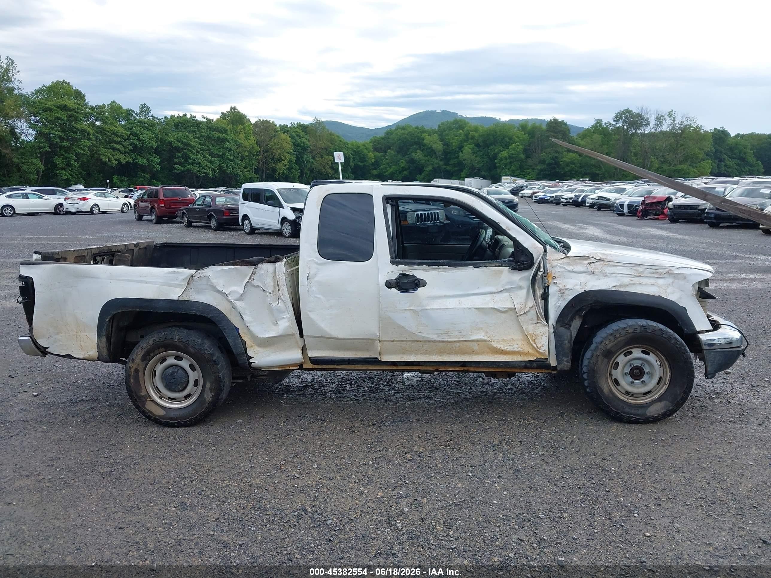 2006 Chevrolet Colorado Work Truck White vin: 1GCDT196268216514