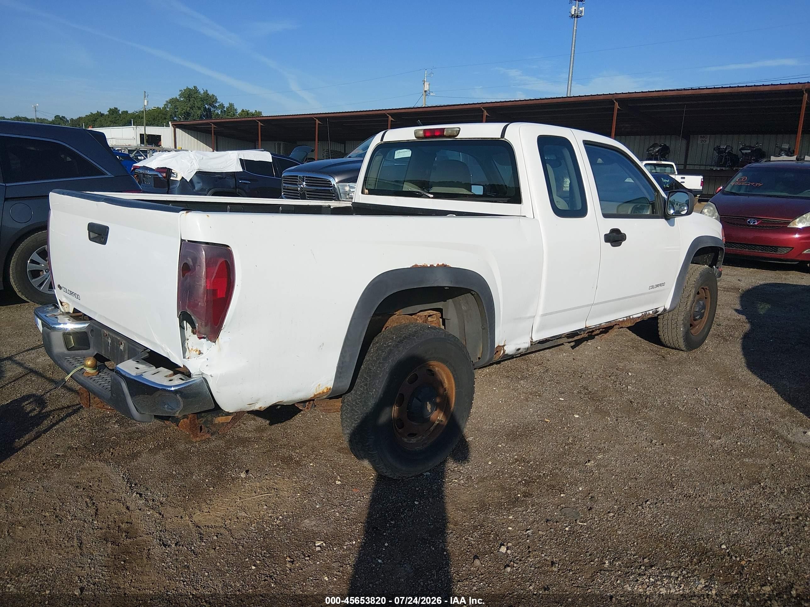 2004 Chevrolet Colorado   White vin: 1GCDT196348212064