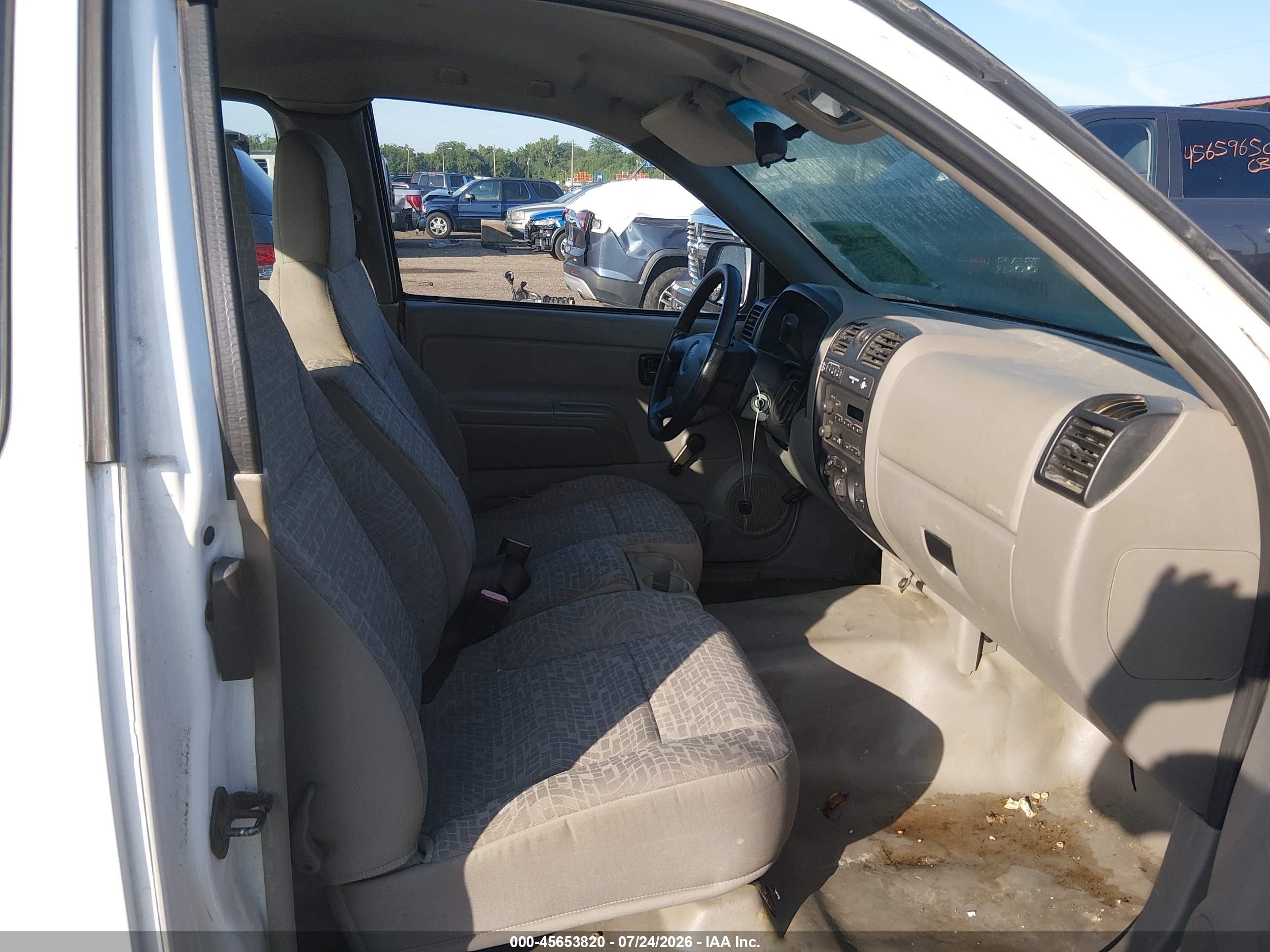 2004 Chevrolet Colorado   White vin: 1GCDT196348212064