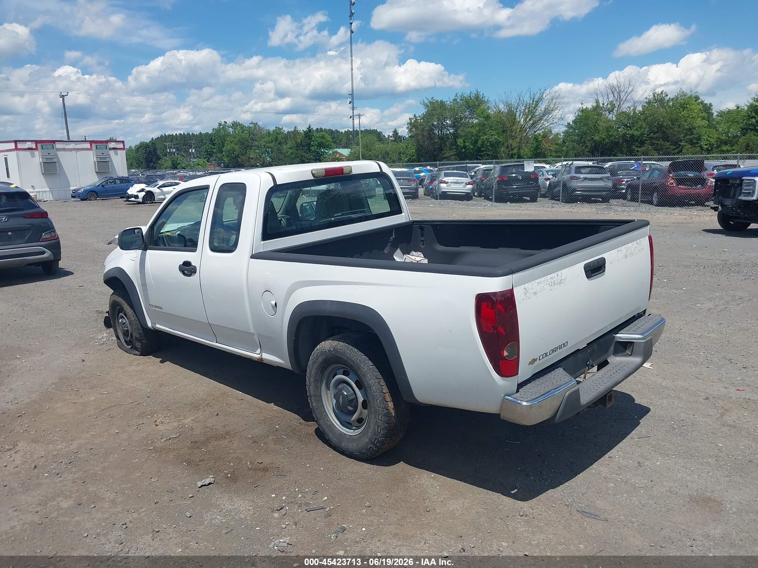 2005 Chevrolet Colorado   White vin: 1GCDT196358163398