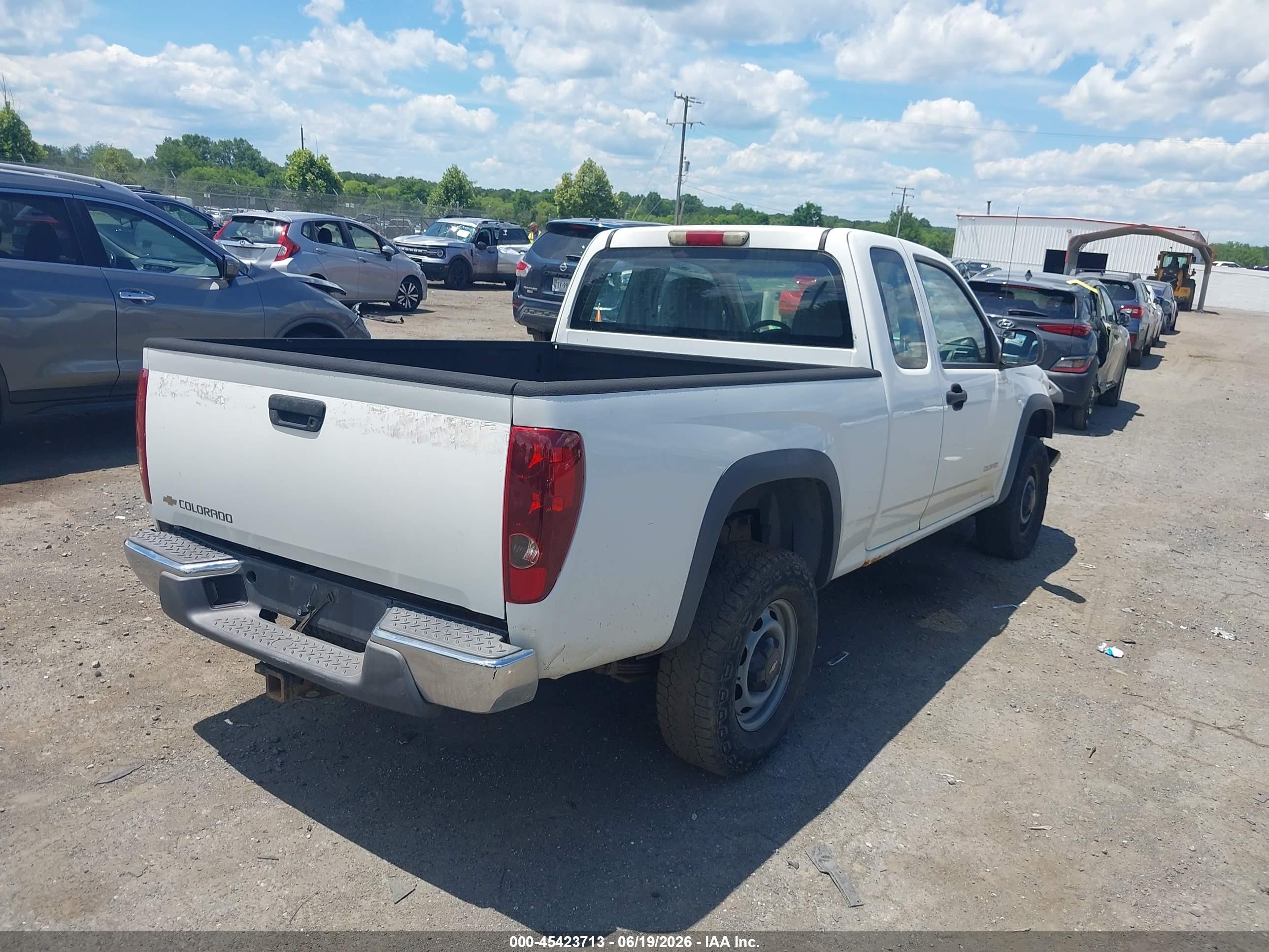 2005 Chevrolet Colorado   White vin: 1GCDT196358163398