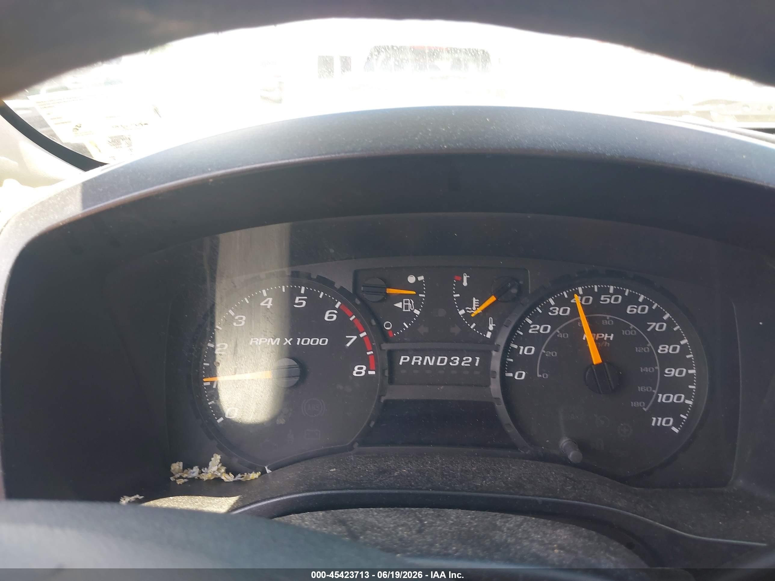 2005 Chevrolet Colorado   White vin: 1GCDT196358163398