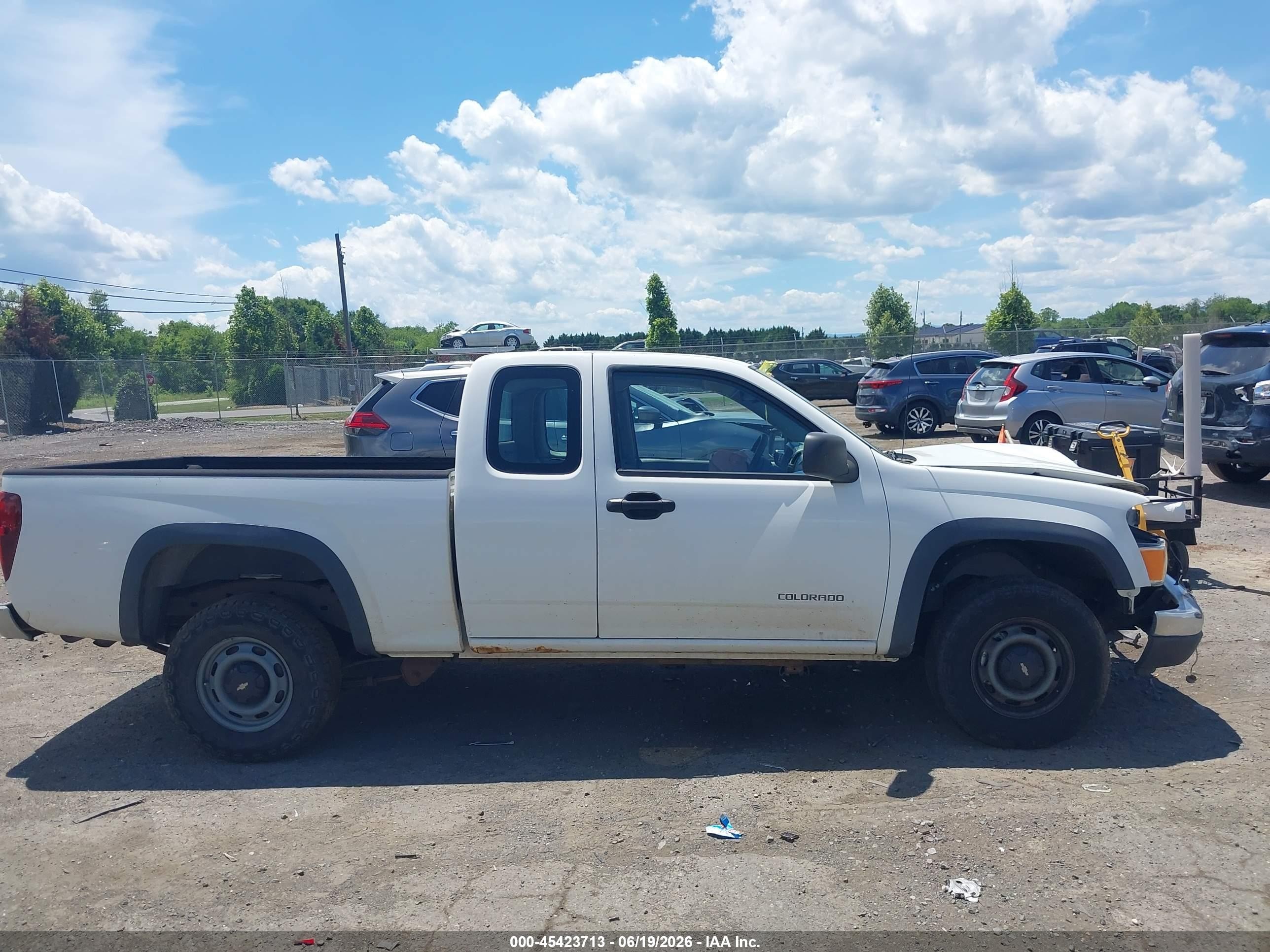 2005 Chevrolet Colorado   White vin: 1GCDT196358163398