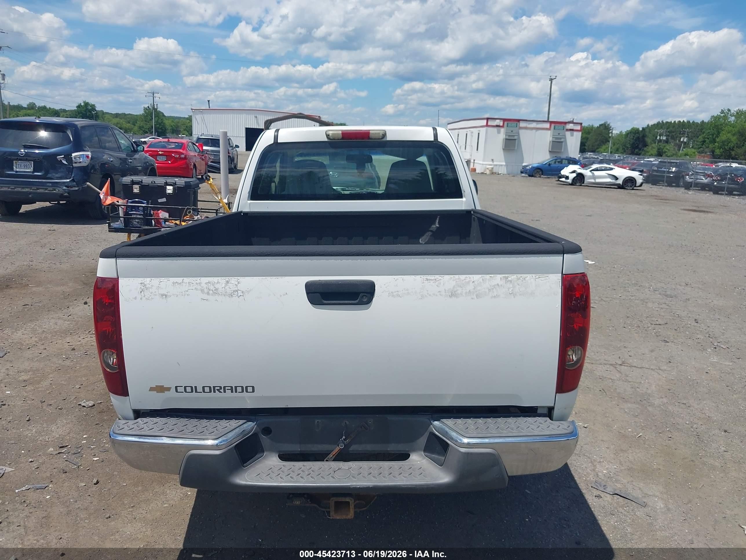 2005 Chevrolet Colorado   White vin: 1GCDT196358163398