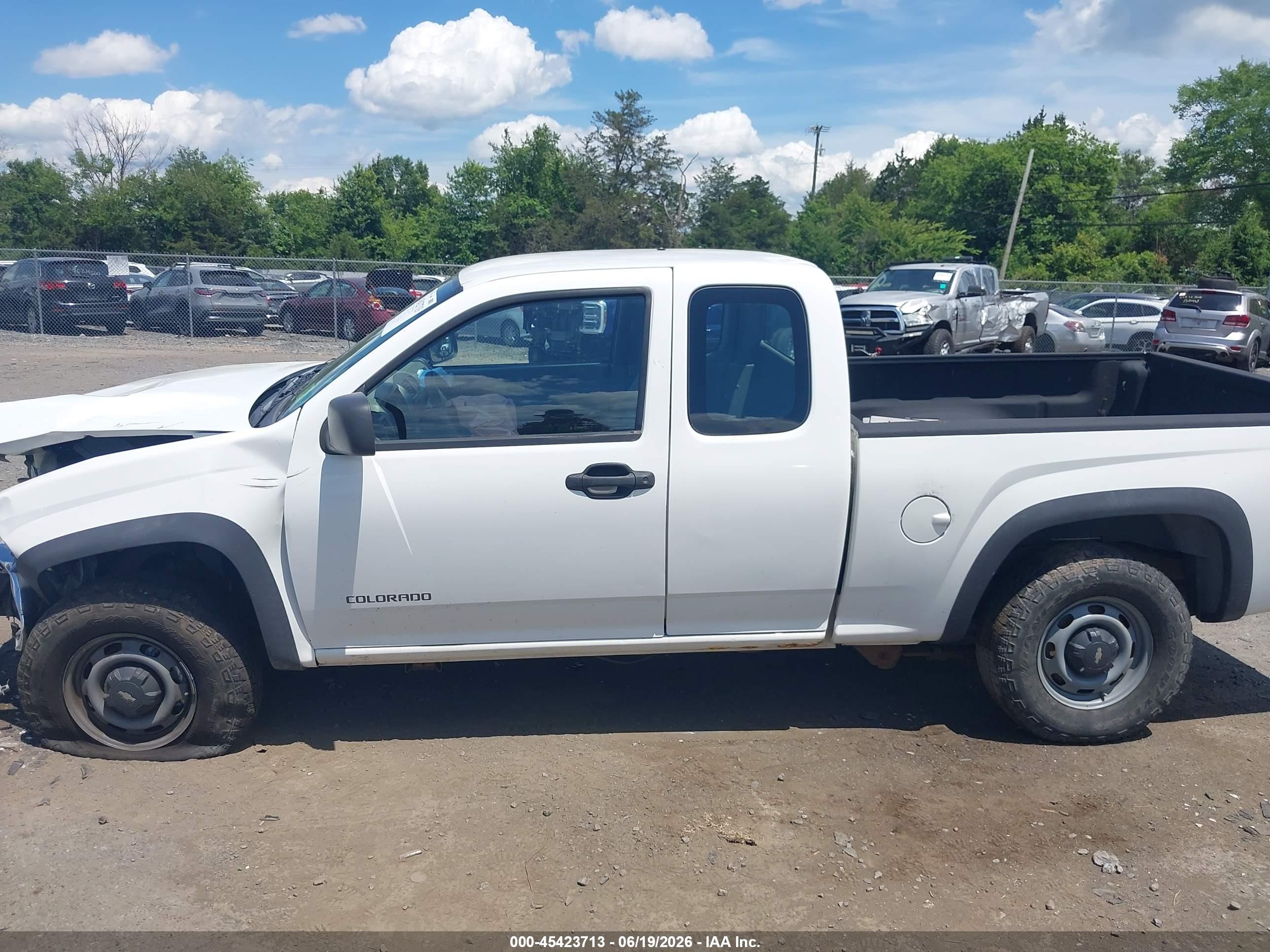 2005 Chevrolet Colorado   White vin: 1GCDT196358163398