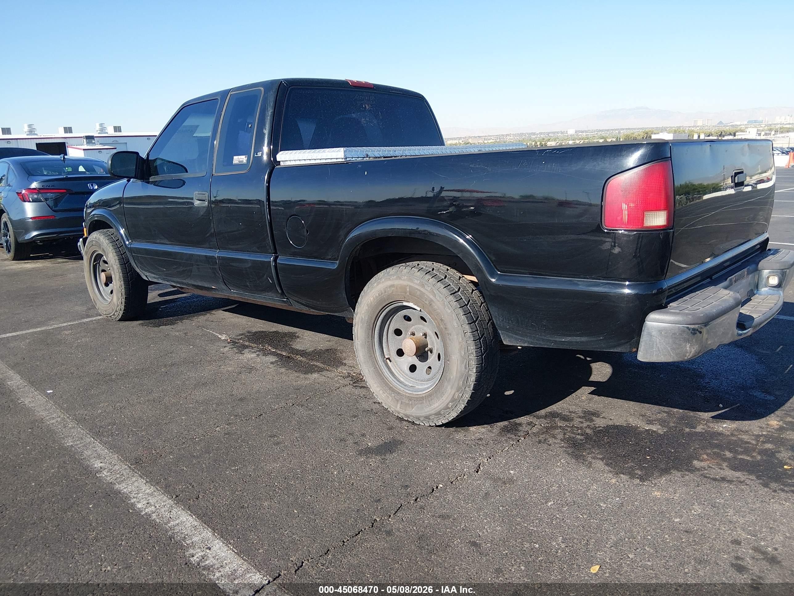 2001 Chevrolet S-10 Ls Black vin: 1GCDT19W018223051