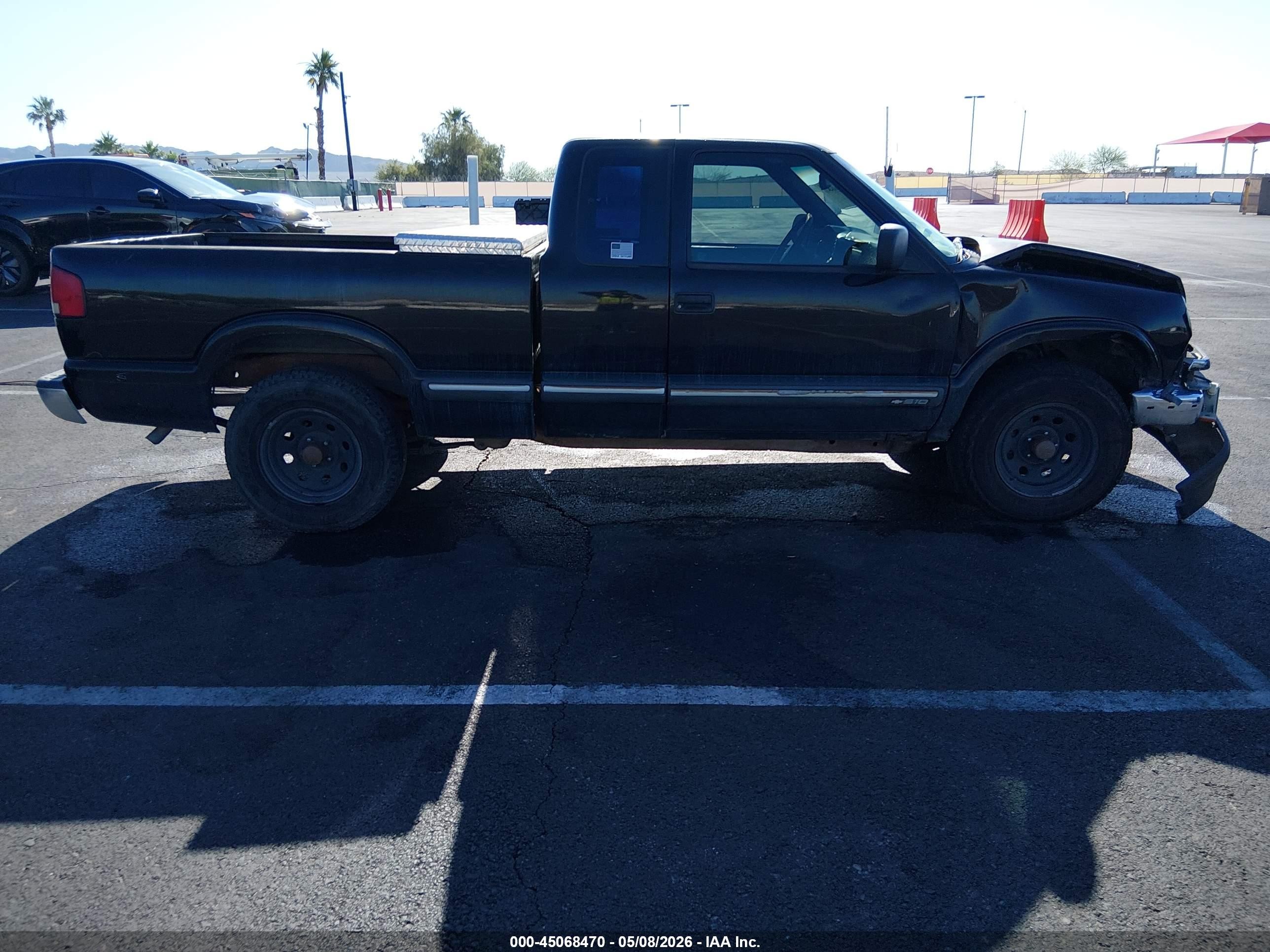 2001 Chevrolet S-10 Ls Black vin: 1GCDT19W018223051