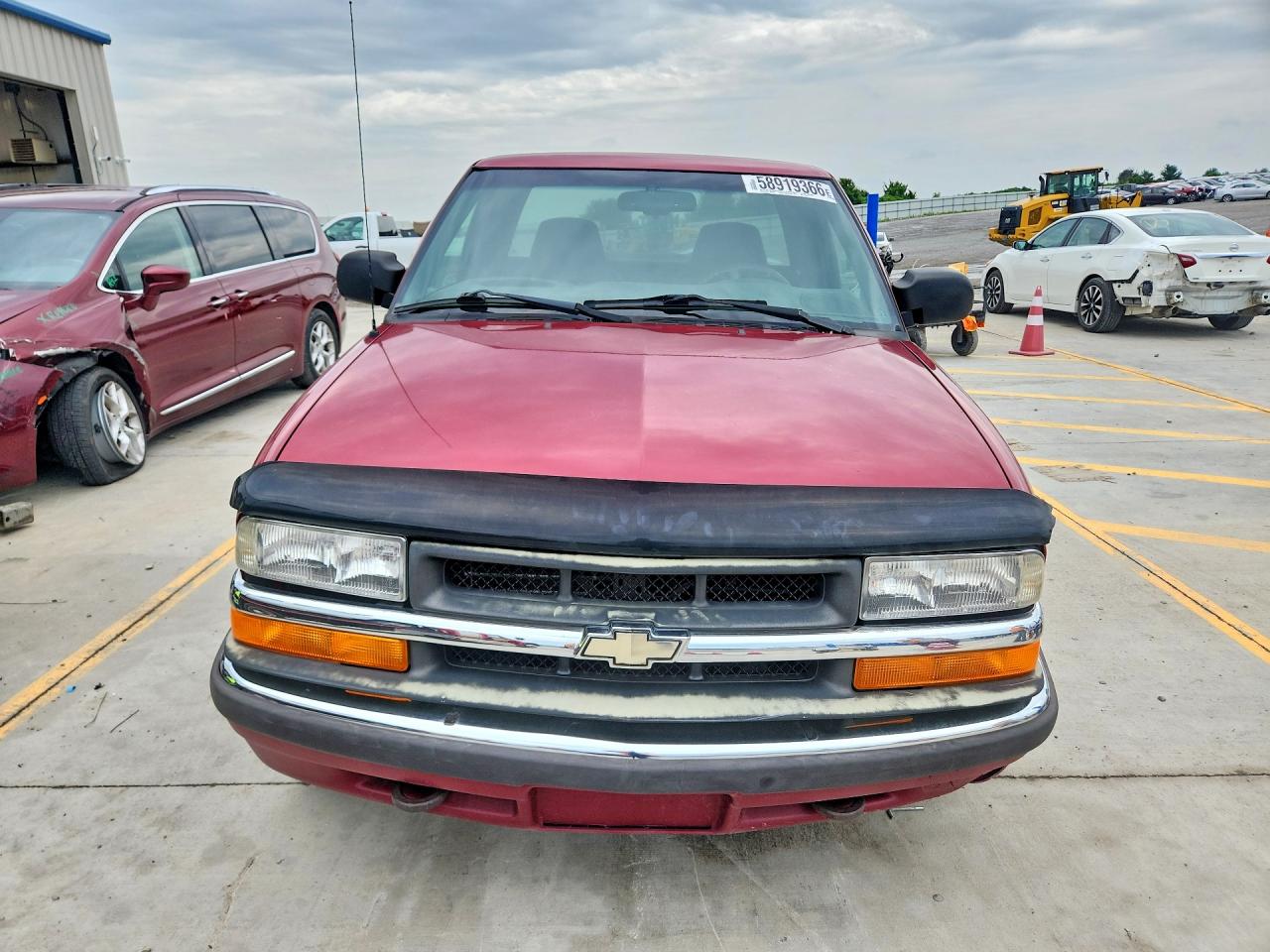 2001 Chevrolet S Truck S10 Red vin: 1GCDT19W218112579