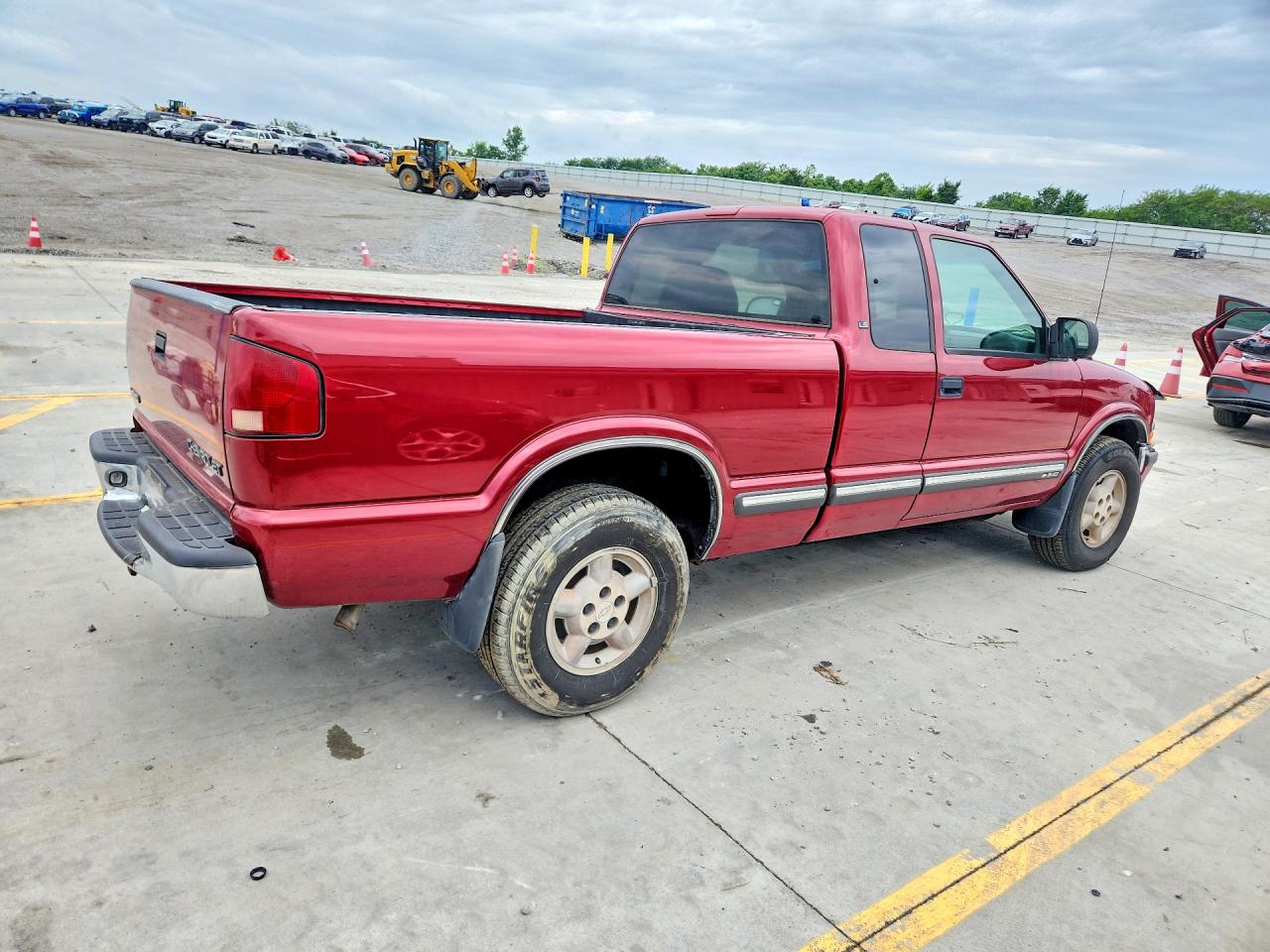 2001 Chevrolet S Truck S10 Red vin: 1GCDT19W218112579