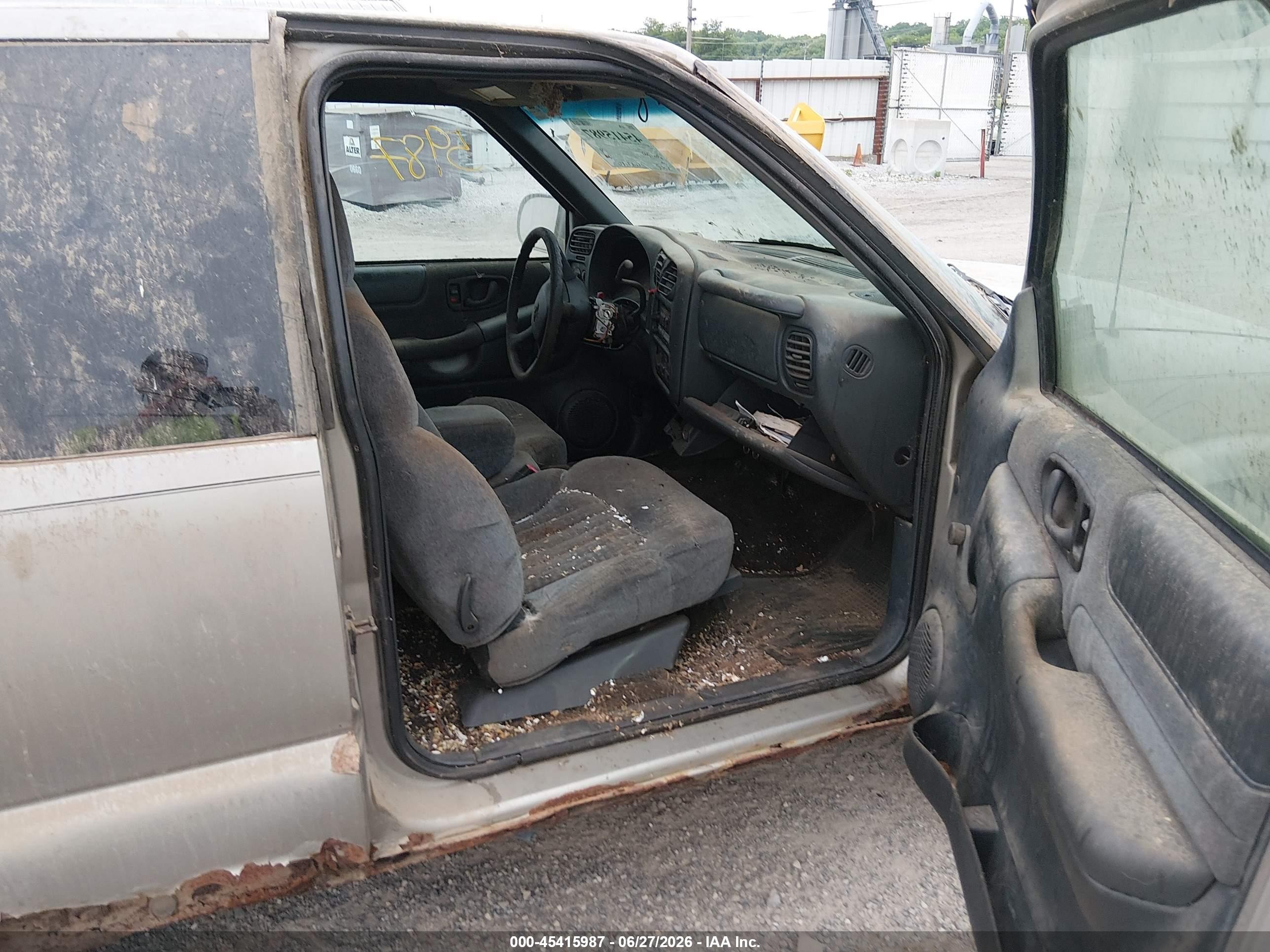 2001 Chevrolet S-10 Ls Золотой vin: 1GCDT19W318159040