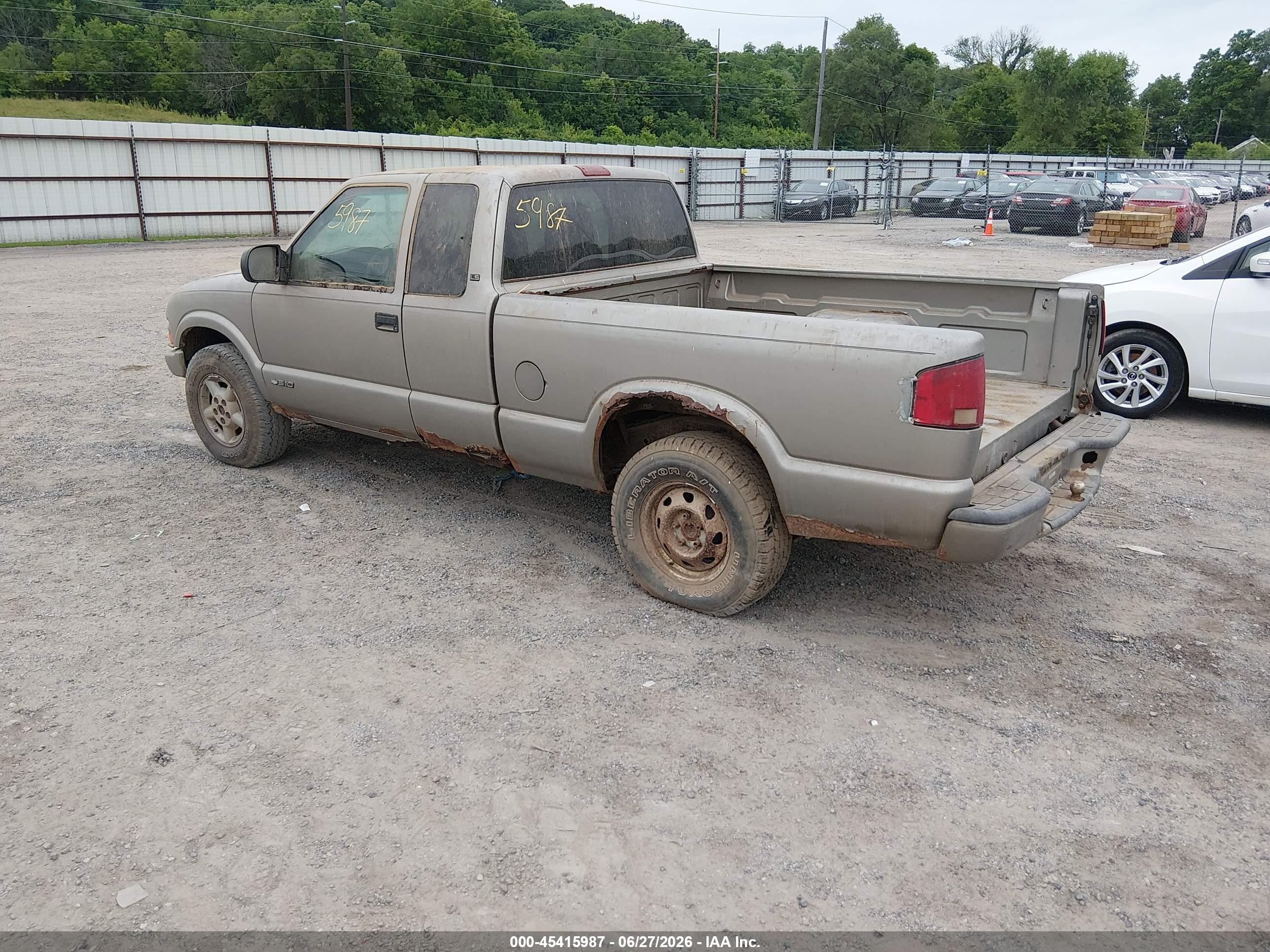2001 Chevrolet S-10 Ls Золотой vin: 1GCDT19W318159040