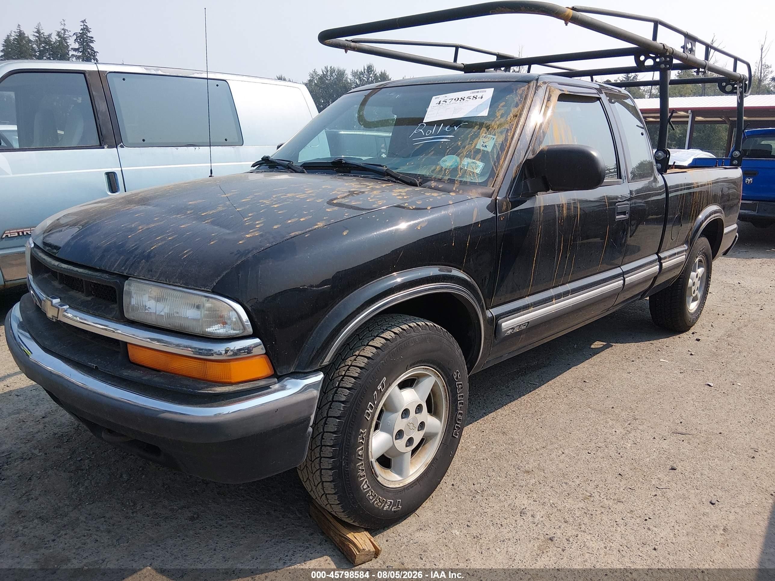 2001 Chevrolet S-10 Ls Black vin: 1GCDT19W318208236
