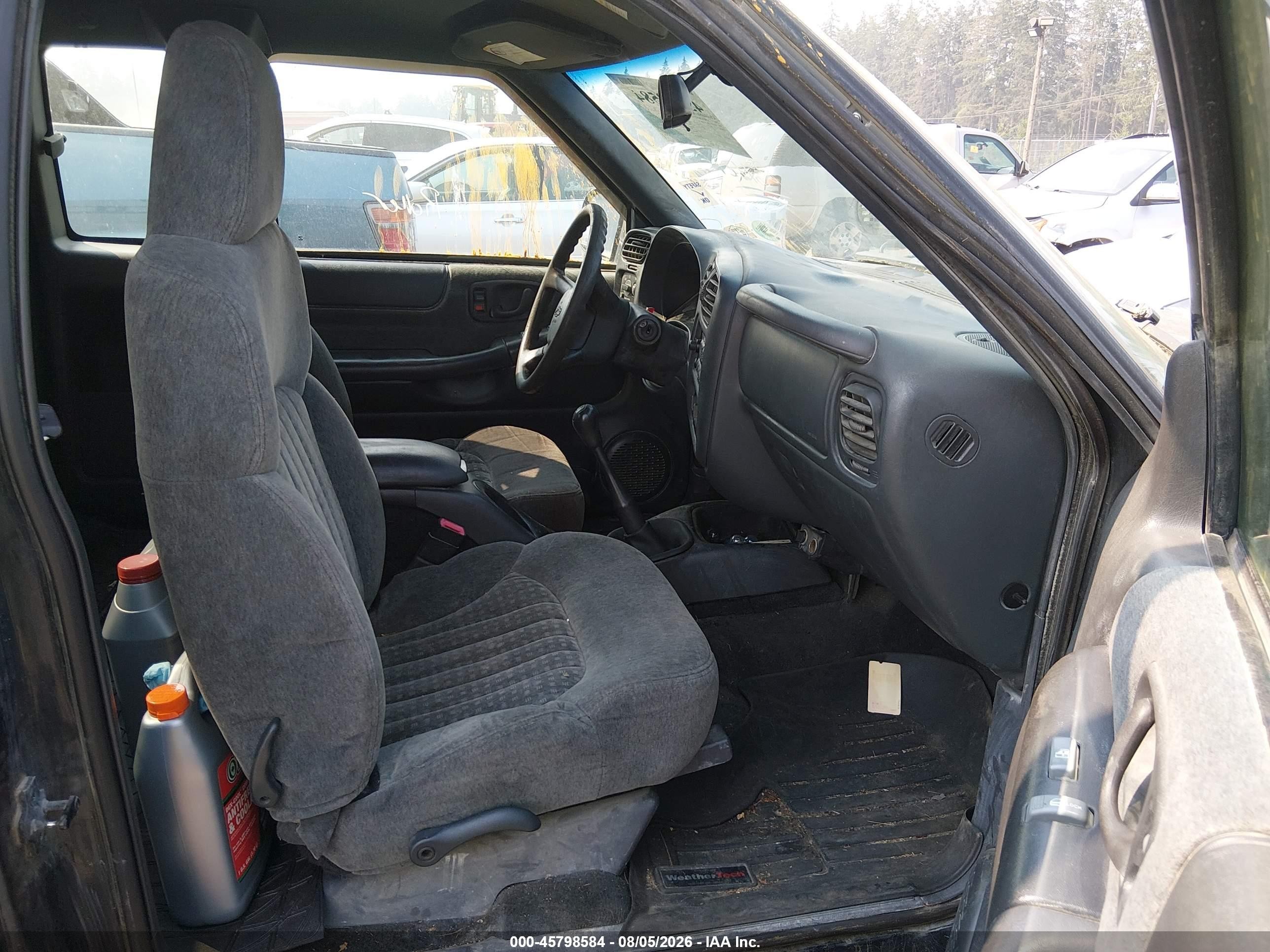 2001 Chevrolet S-10 Ls Black vin: 1GCDT19W318208236
